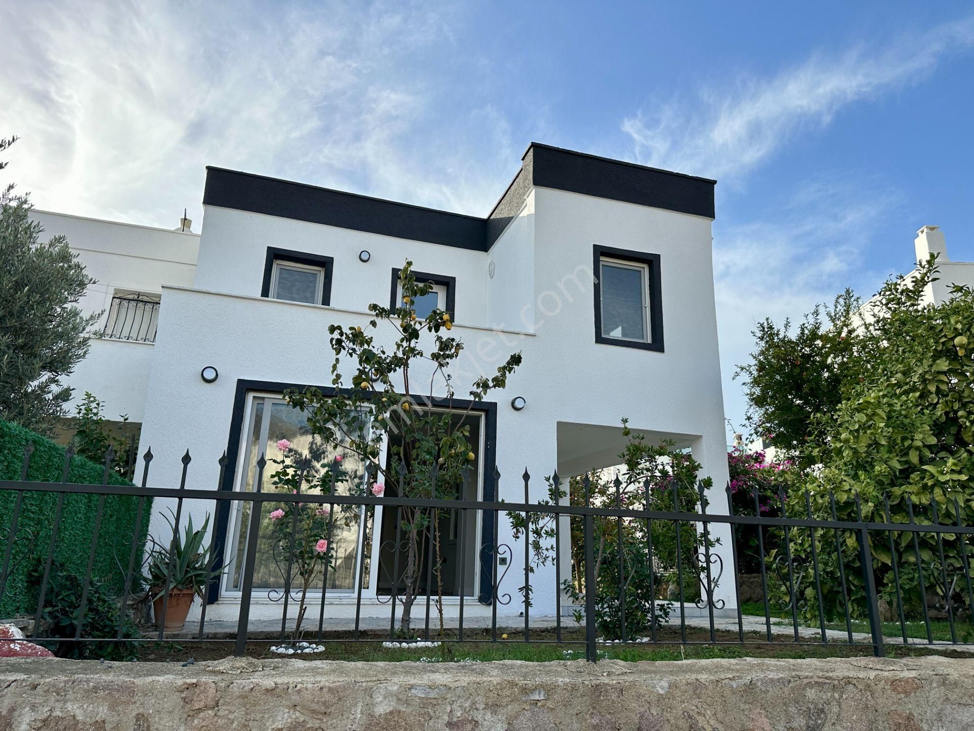 Bodrum Akyarlar'da Satılık Müstakil Bahçeli Site İçi 3+1 Villa - Görsel 2