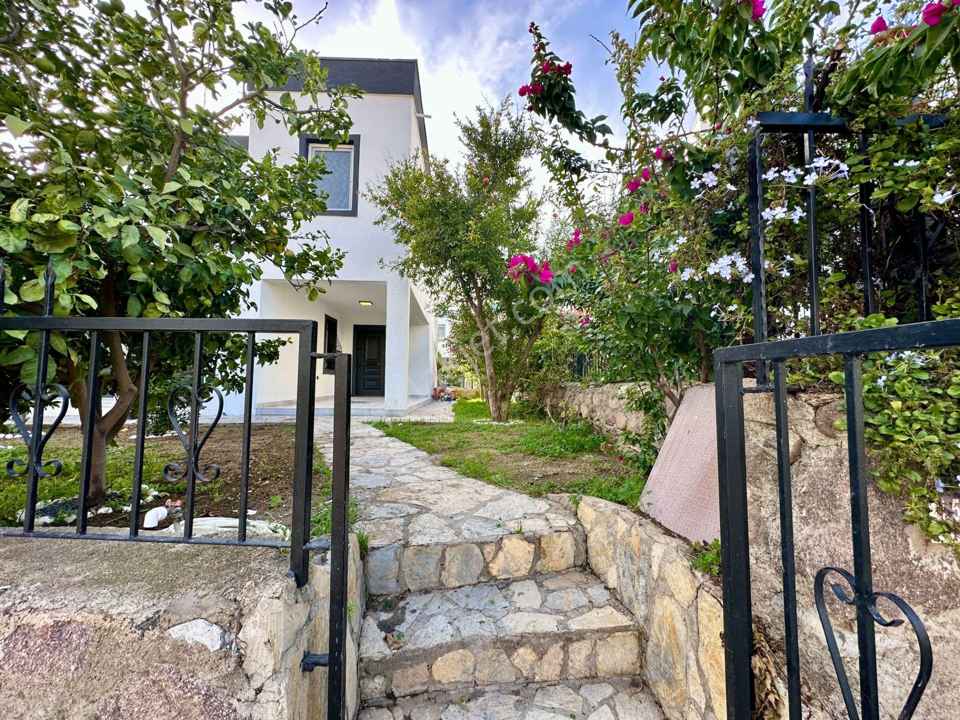 Bodrum Akyarlar'da Satılık Müstakil Bahçeli Site İçi 3+1 Villa - Görsel 4