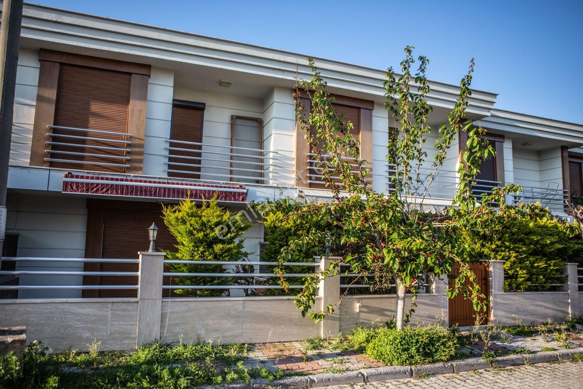Ilıca, Yıldızburnu Selimoğlu Sitesi'nde 3 + 1 Sezonluk Kiralık Villa