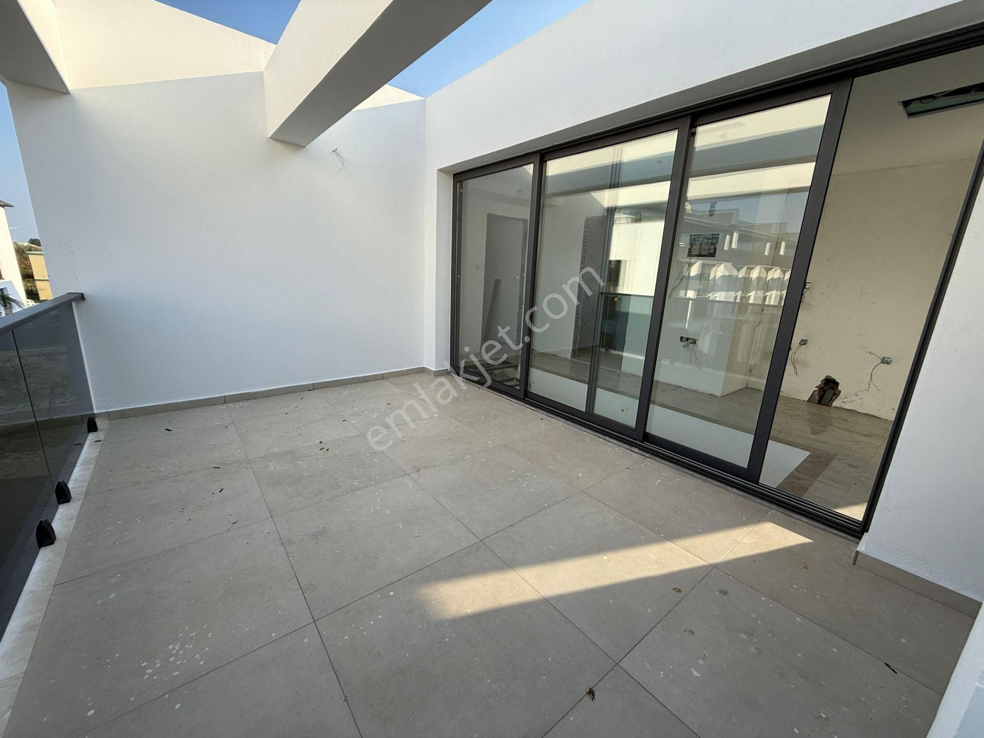 Girne Karşıyaka'da Harika Özel Bahçeli Ve Havuzlu Muhteşem 3+1 Satılık Villa !! - Görsel 6