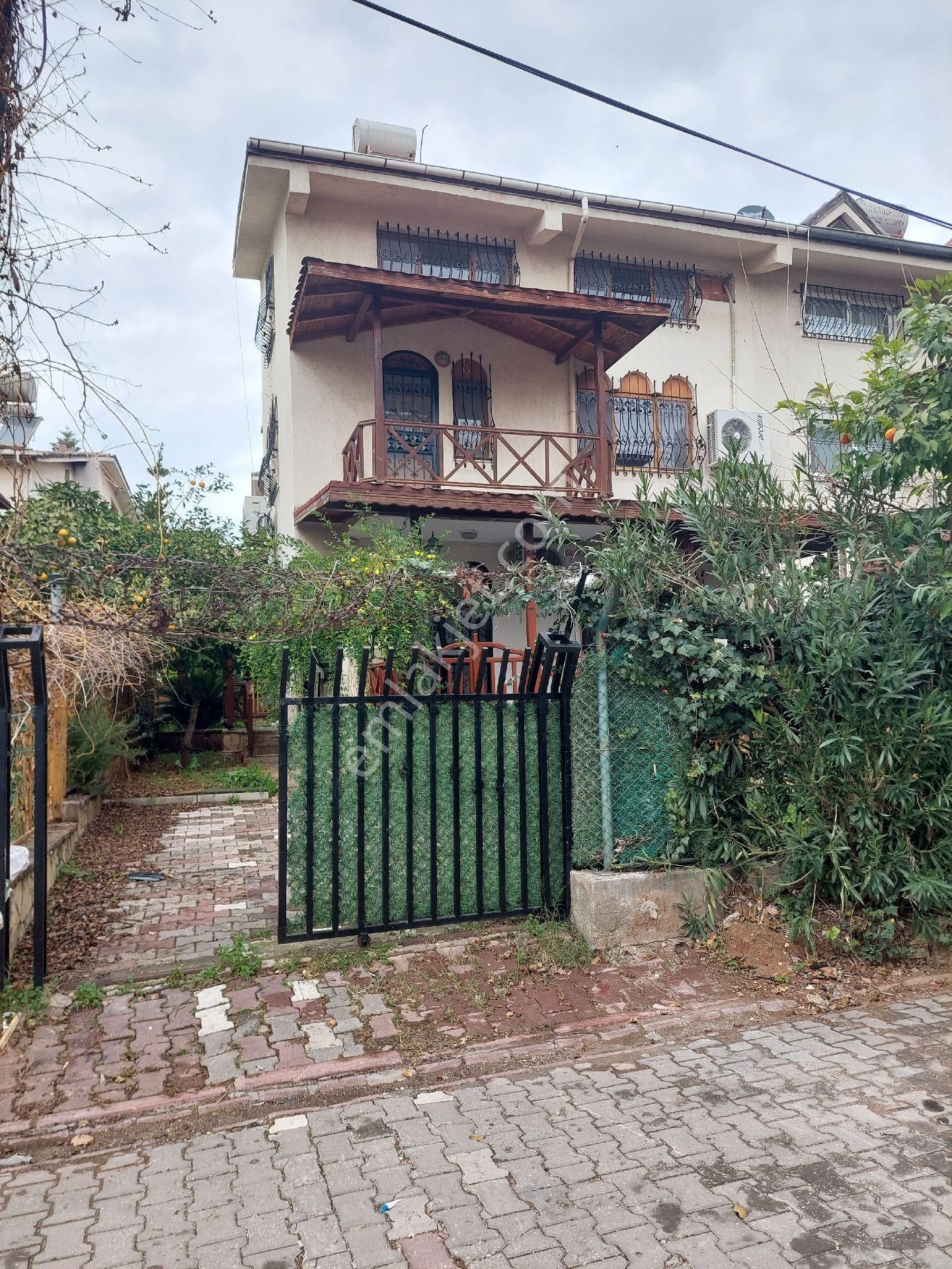 Çukurova Belediye Evleri Satılık Villa Keyhome Belediye Evleri Basınköy Sitesinde Tripleks Villa