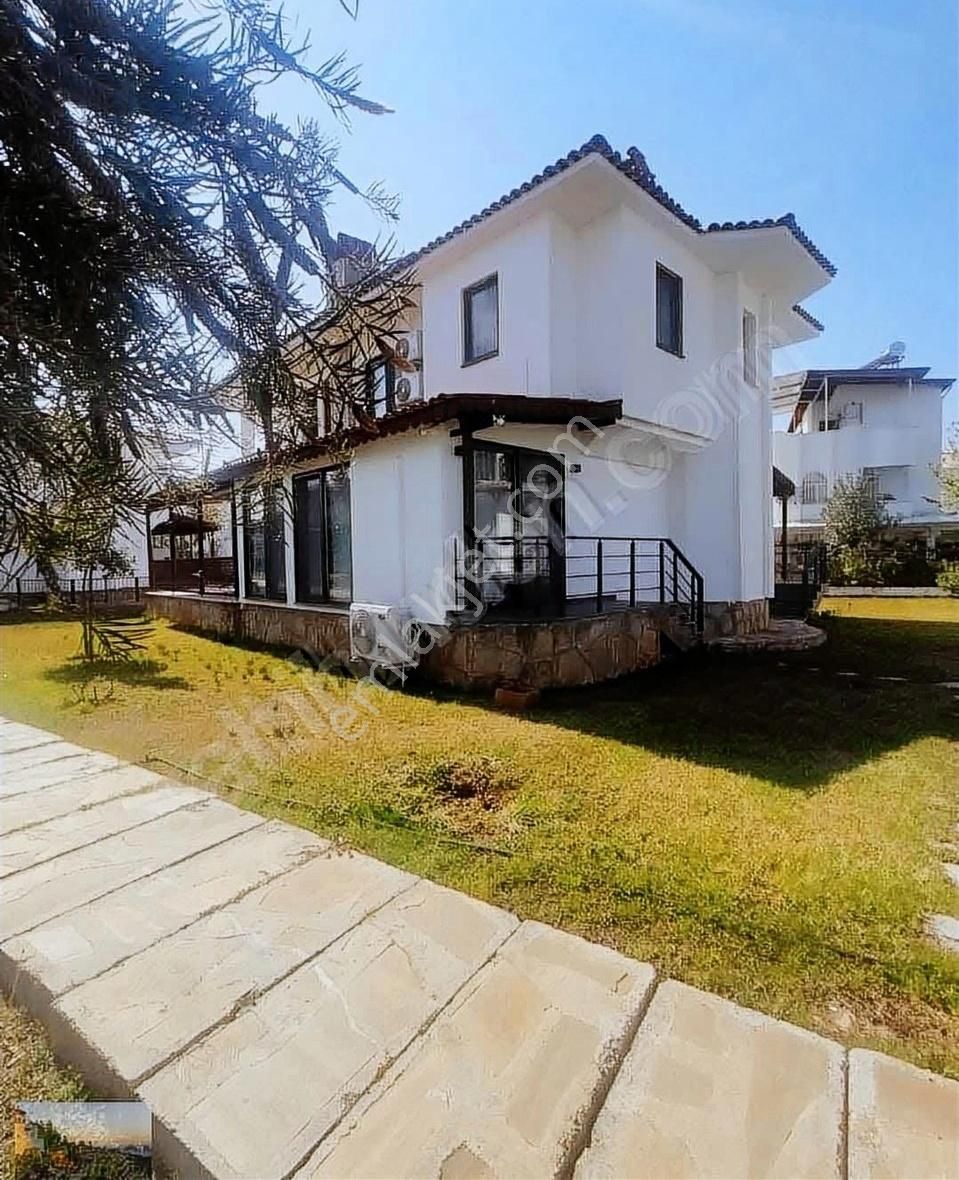 Fethiye Çiftlik Satılık Villa Kocaçalışda Dublex Site İçirisinde Havuzlu Villa