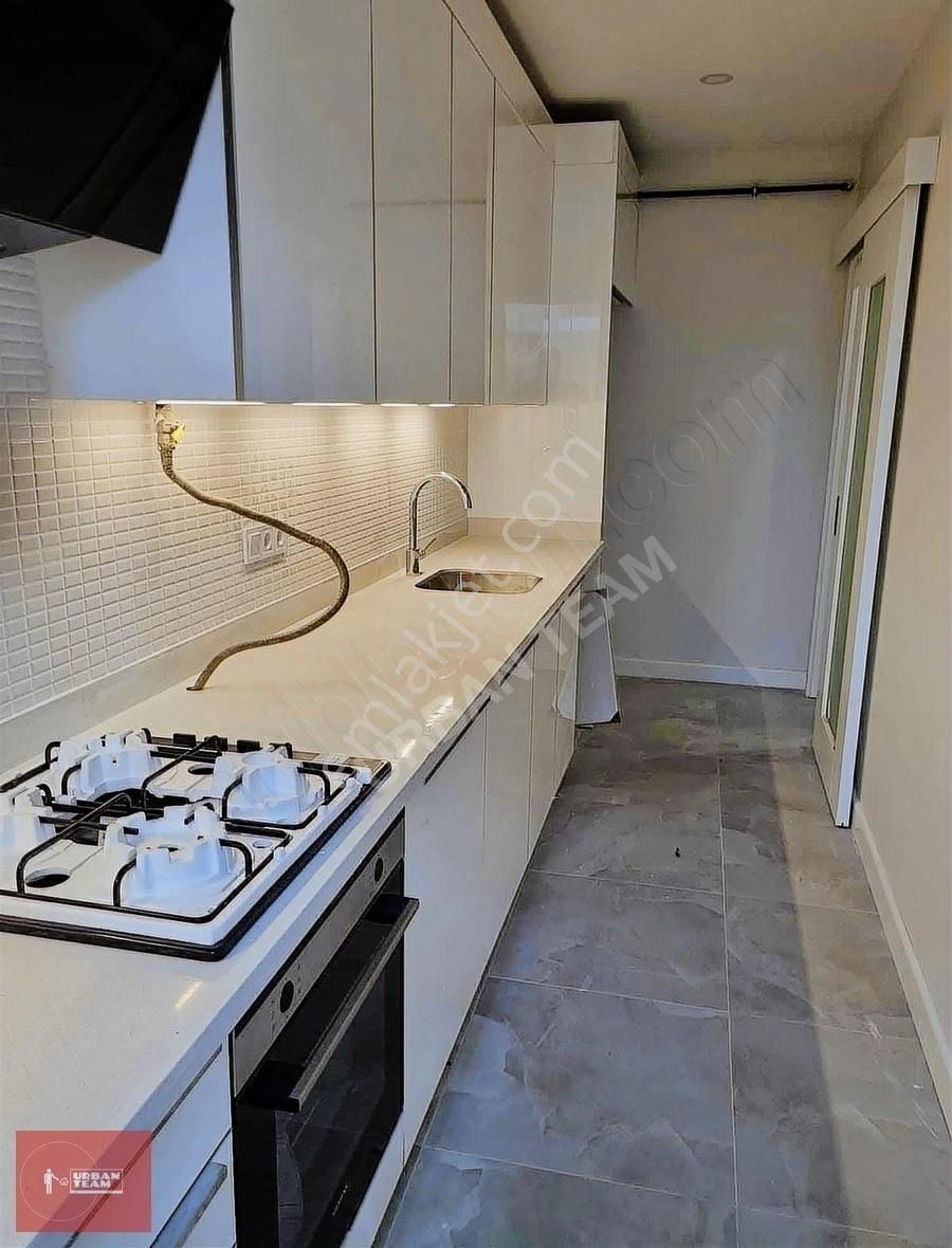 Kadıköy Caddebostan Kiralık Apartman Dairesi Divan'ın Sokağı Bağdat Caddesine Çok Yakın İşyeri/ofis