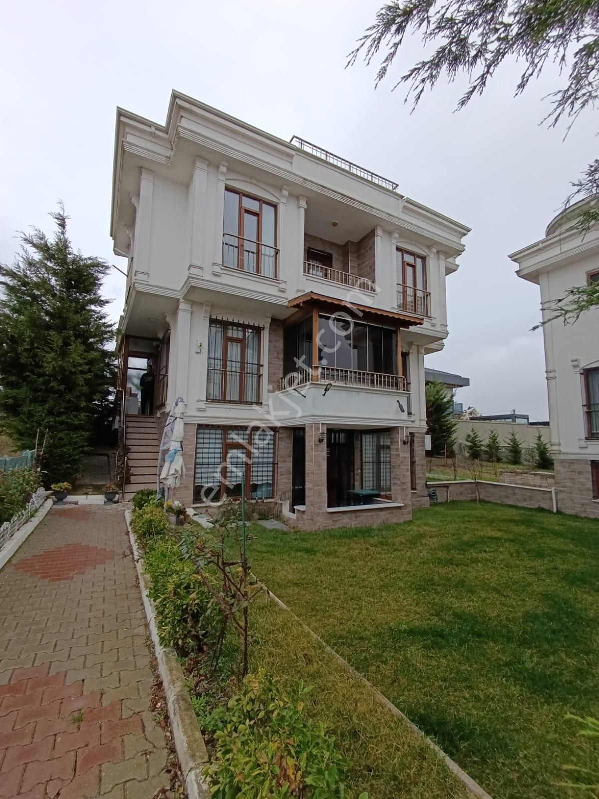 Büyükçekmece Kamiloba Satılık Villa Büyükçekmce Kamiloba Mah.4+2 Satılık Villa