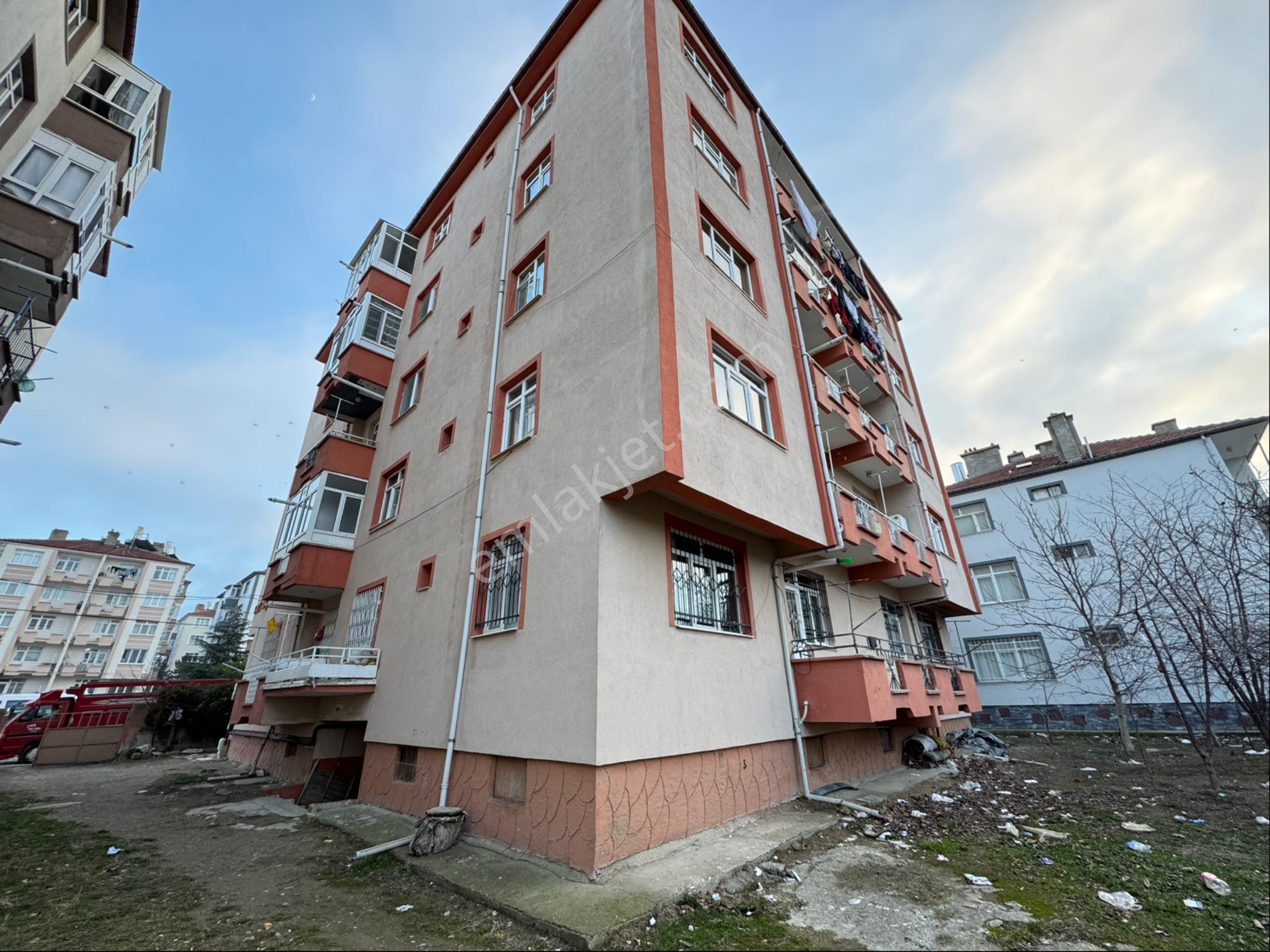 Akşehir İstasyon Satılık Daire A-k Emlaktan İstasyon Mah 2+1 Komple Bakımlı Satılık Daire