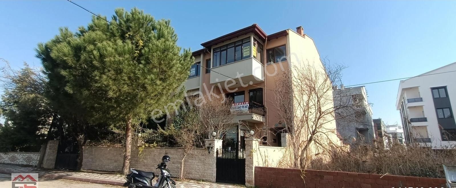 Akhisar Atatürk Kiralık Daire Atatürk Gölet Fahri Sertel Emlaktan Kiralık 165 M2 Ara Kat Daire