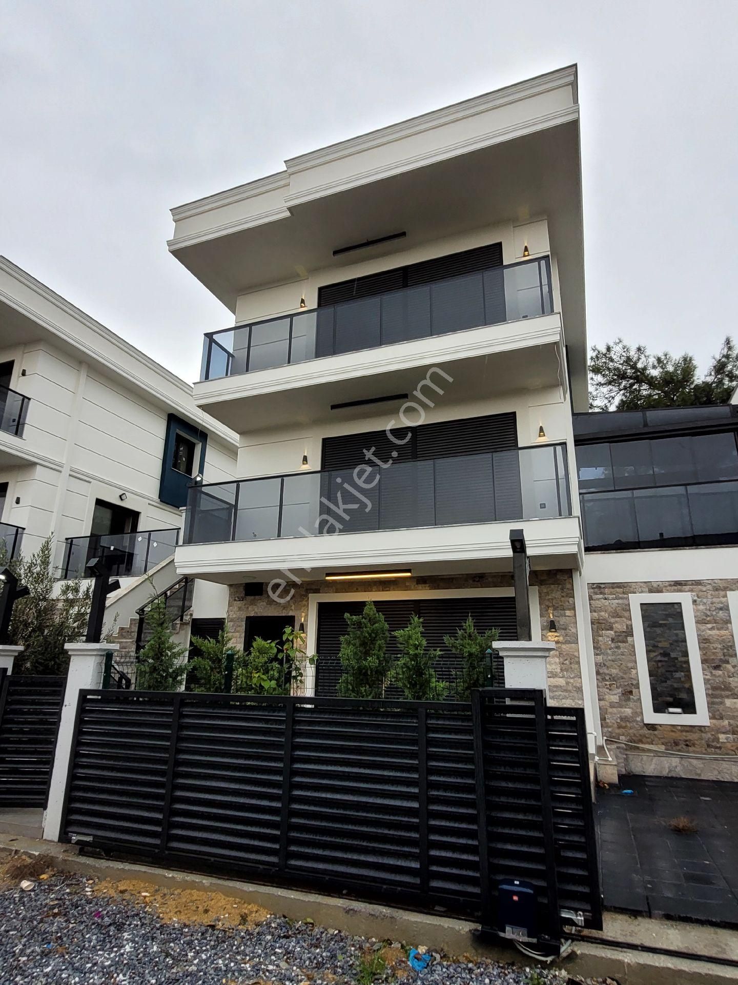 Kuşadası Davutlar Satılık Villa ++bıg Group**aydın Kuşadası Davutlar Dağ Havalı,şehir Ve Deniz.orman Manzaralı