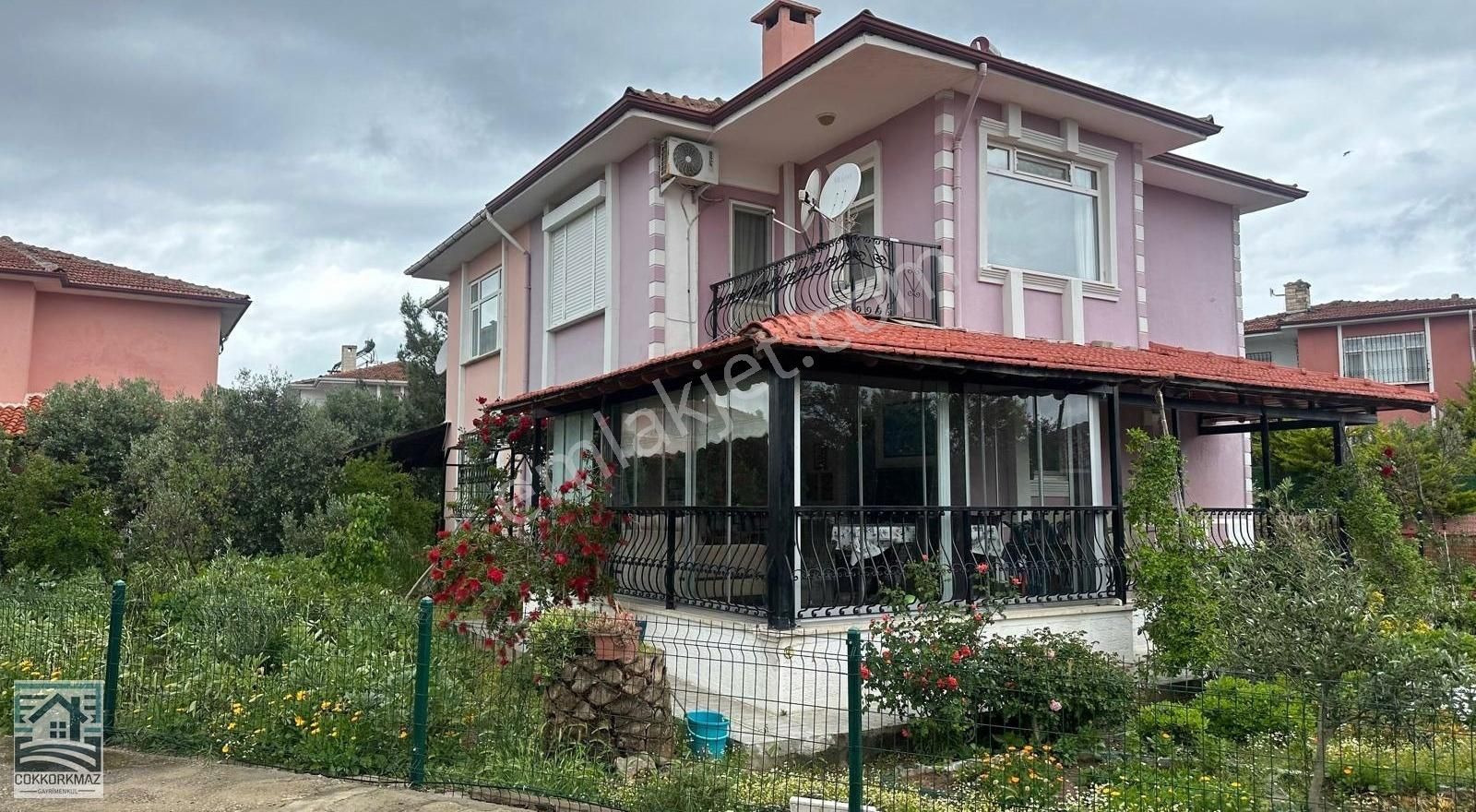 Ayvalık Küçükköy Satılık Müstakil Ev Ayvalık Yeniçarahori Küçükköy Havuzlu Sitede Villa