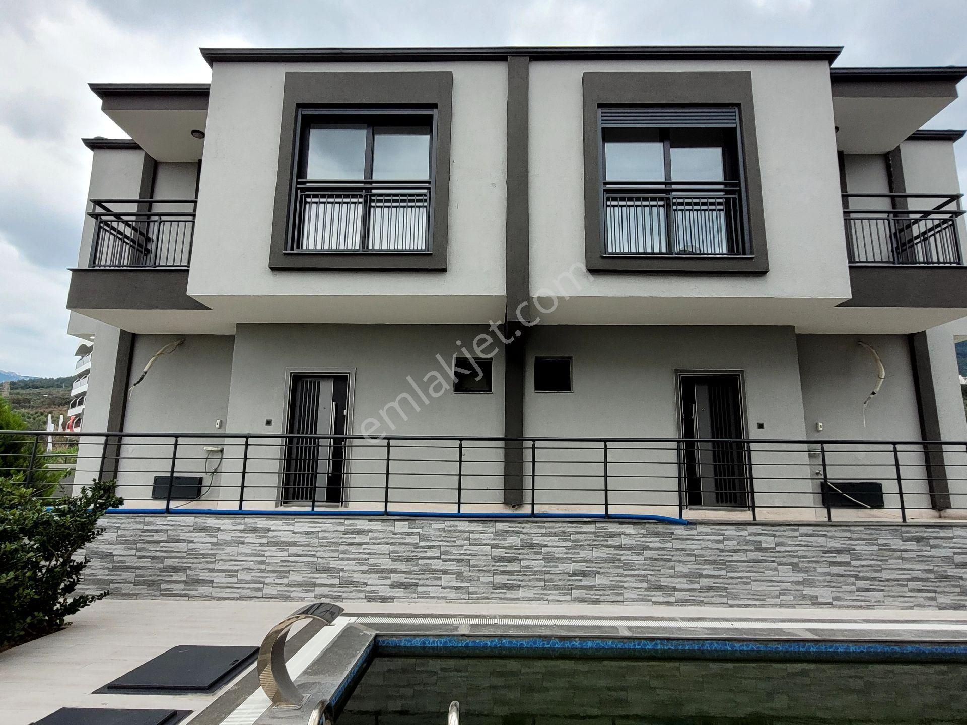 Kuşadası Güzelçamlı Satılık Villa ++bıg Group** Güzelçamlı 4 Haneli Sitede Geniş Bahçeli ,alan Kazanır.