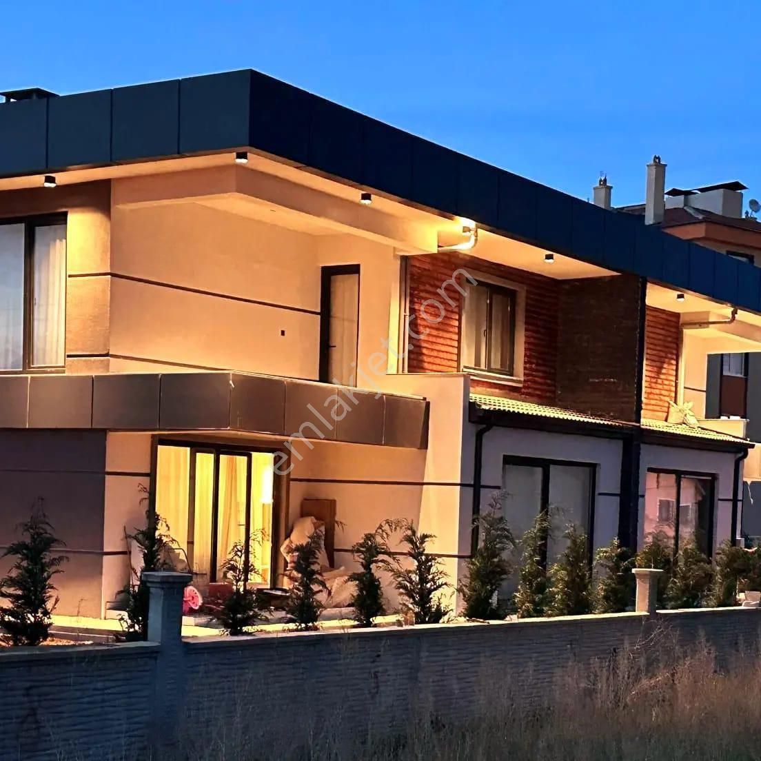 Karatay Karaaslandede Satılık Villa Karaaslan Mah 4+1 Kış Bahceli Cıft Villa Satılık