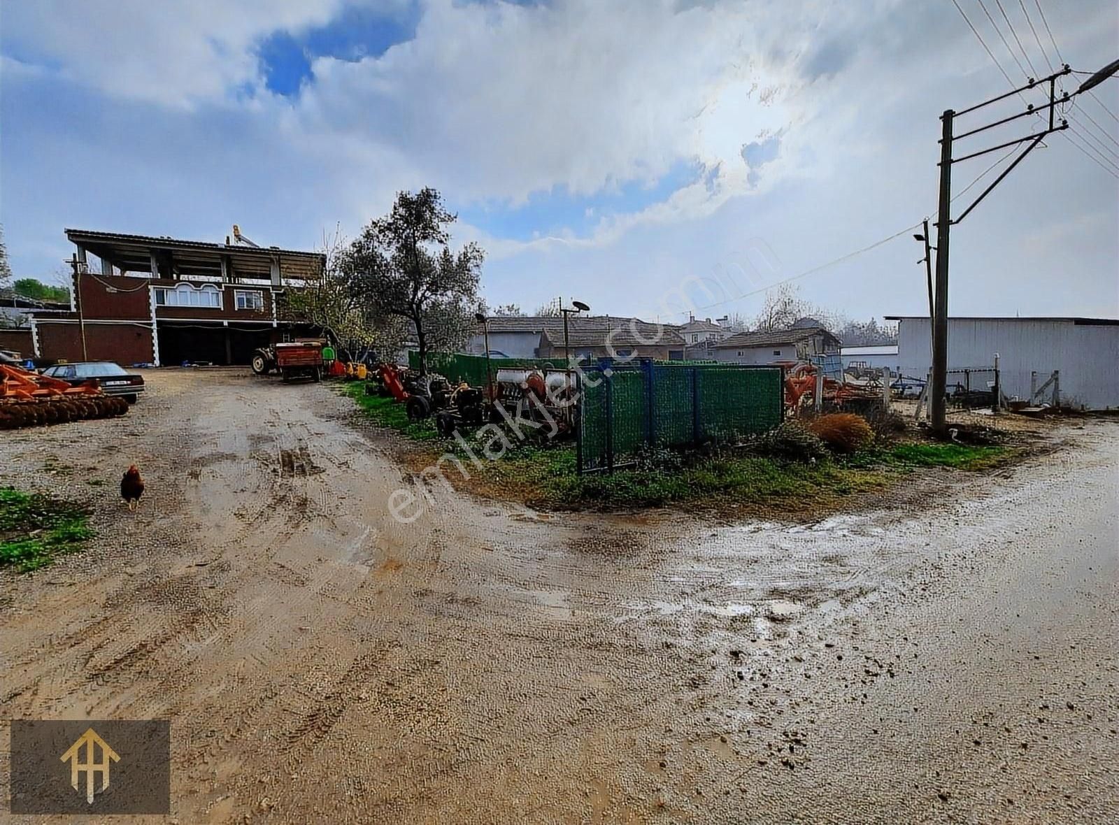 Karacabey Dağkadı Satılık Konut İmarlı Dağkadı Mah.mükemmel Konum Arsa Ve Duvarla Örülü İçi Boş Ev