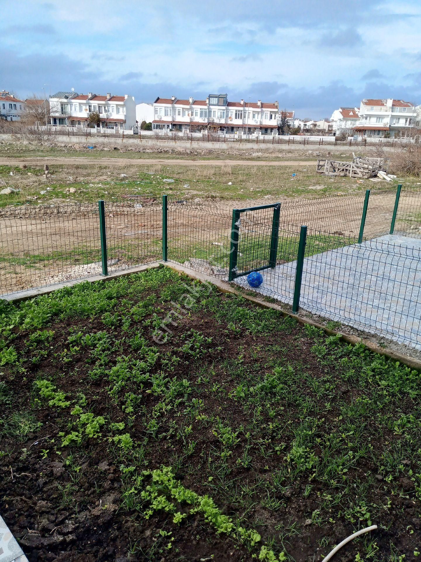 Enez Gaziömerbey Satılık Daire Efe Gayrimenkulden Satılık Yazlık Villa 5+1 Banyo Sayısı 3 Adet Bahçeli Müstakil Villa