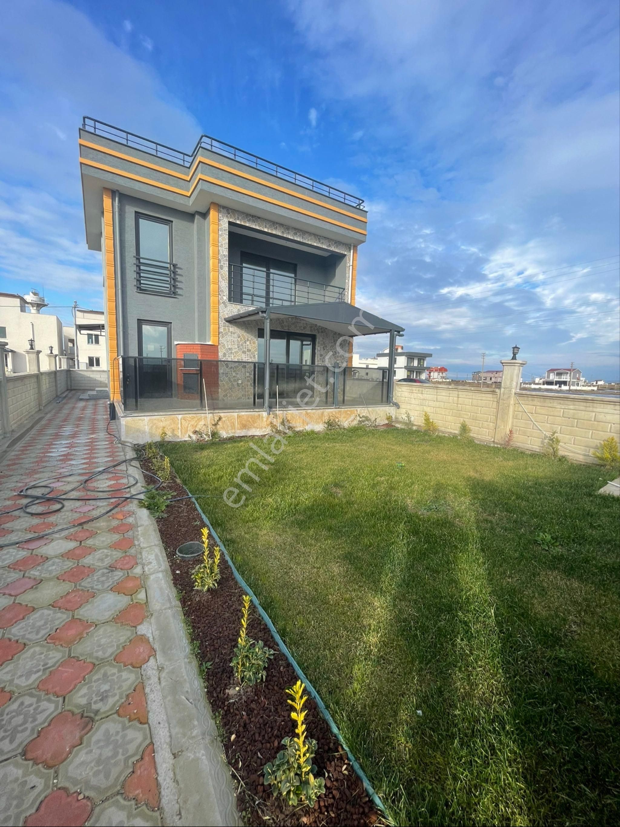 Lapseki Umurbey Bld. (Umurbey Merkez) Satılık Villa Çanakkale Lapseki Umurbeyde Köprü Ve Deniz Manzaralı 4+1 Villa