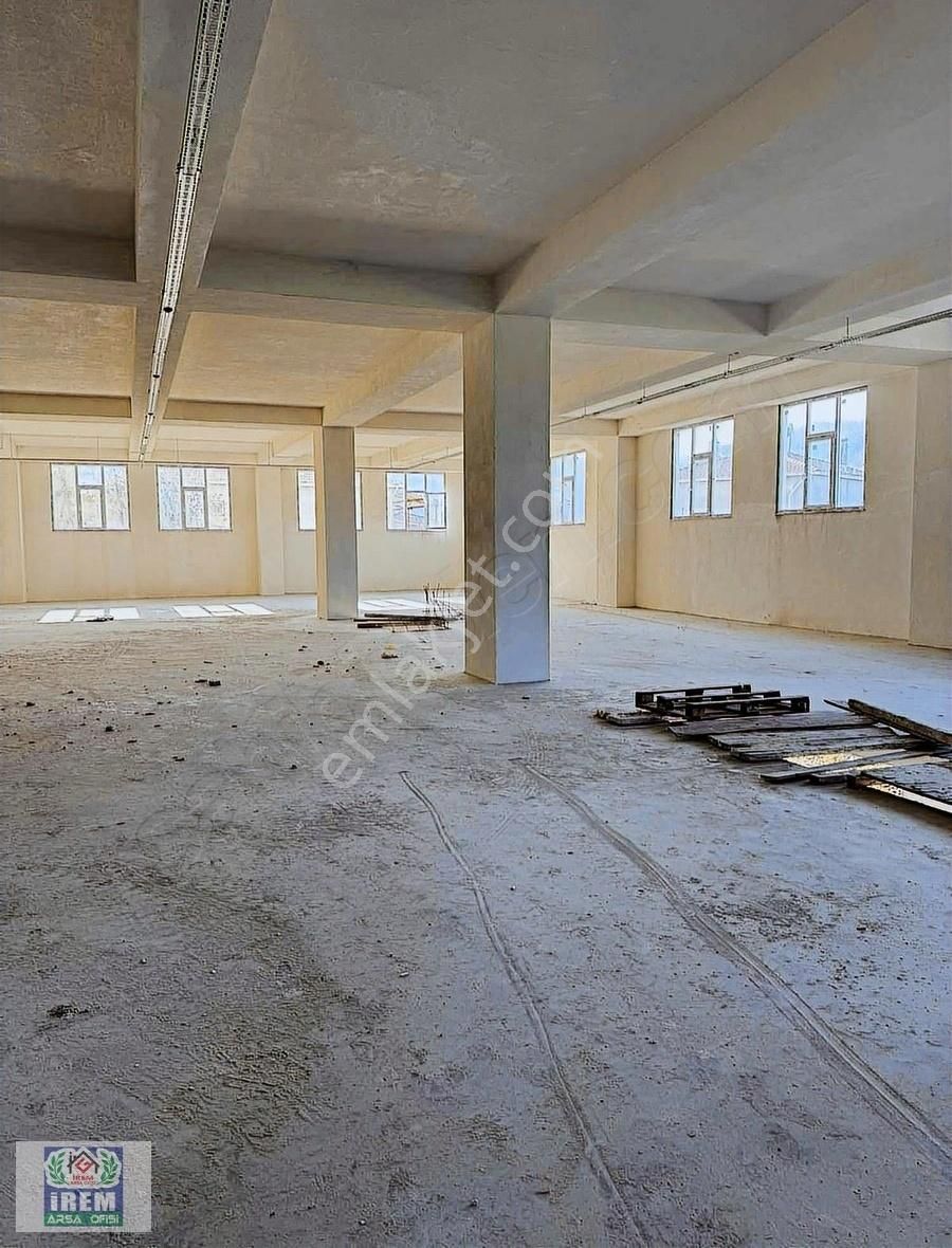 Arnavutköy Bolluca Kiralık Dükkan & Mağaza Cadde Üstünde Kiralık 1000m2 Düz Rampalı Giriş