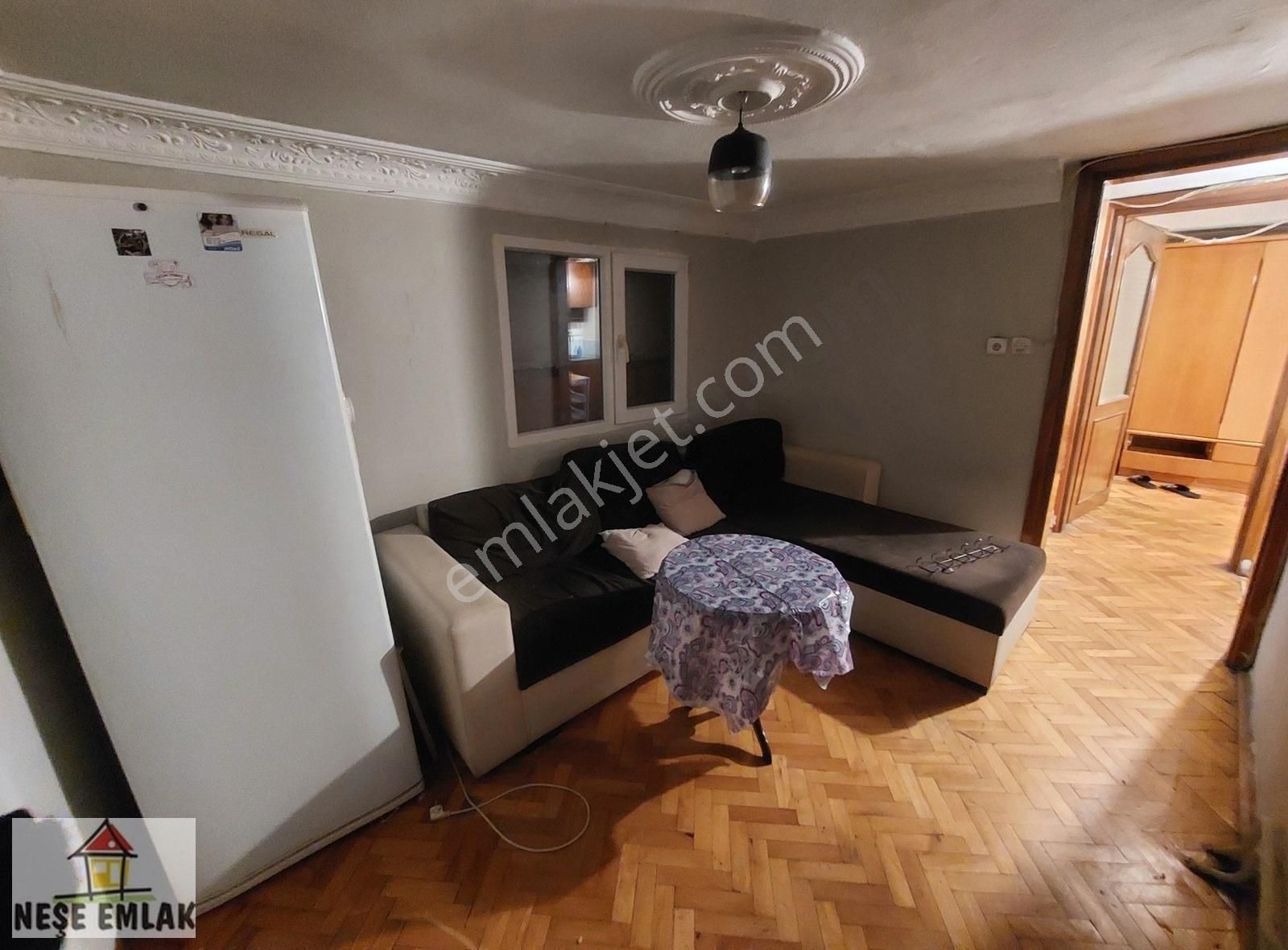 Üsküdar İcadiye Marmaraya Yakın Kiralık Daire Üsküdar Fıstıkağacında Cadde Üzerinde 35 M2 Çatı Katı Kiralık