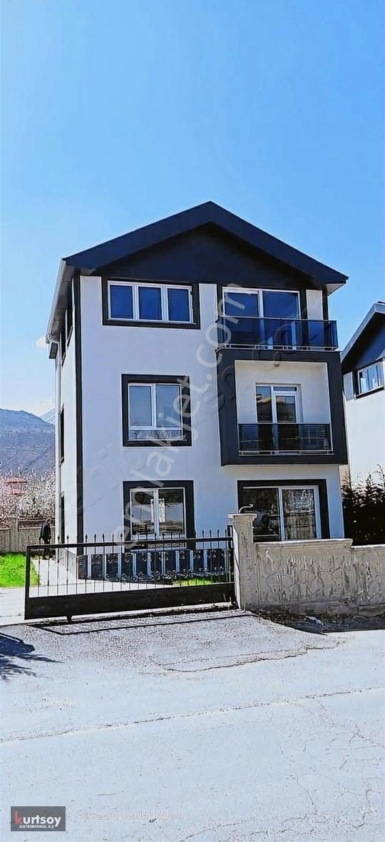 Melikgazi Hisarcık Satılık Villa Kurtsoy'dan Hisarcıkta 5+1 Sıfır Satılık Villa