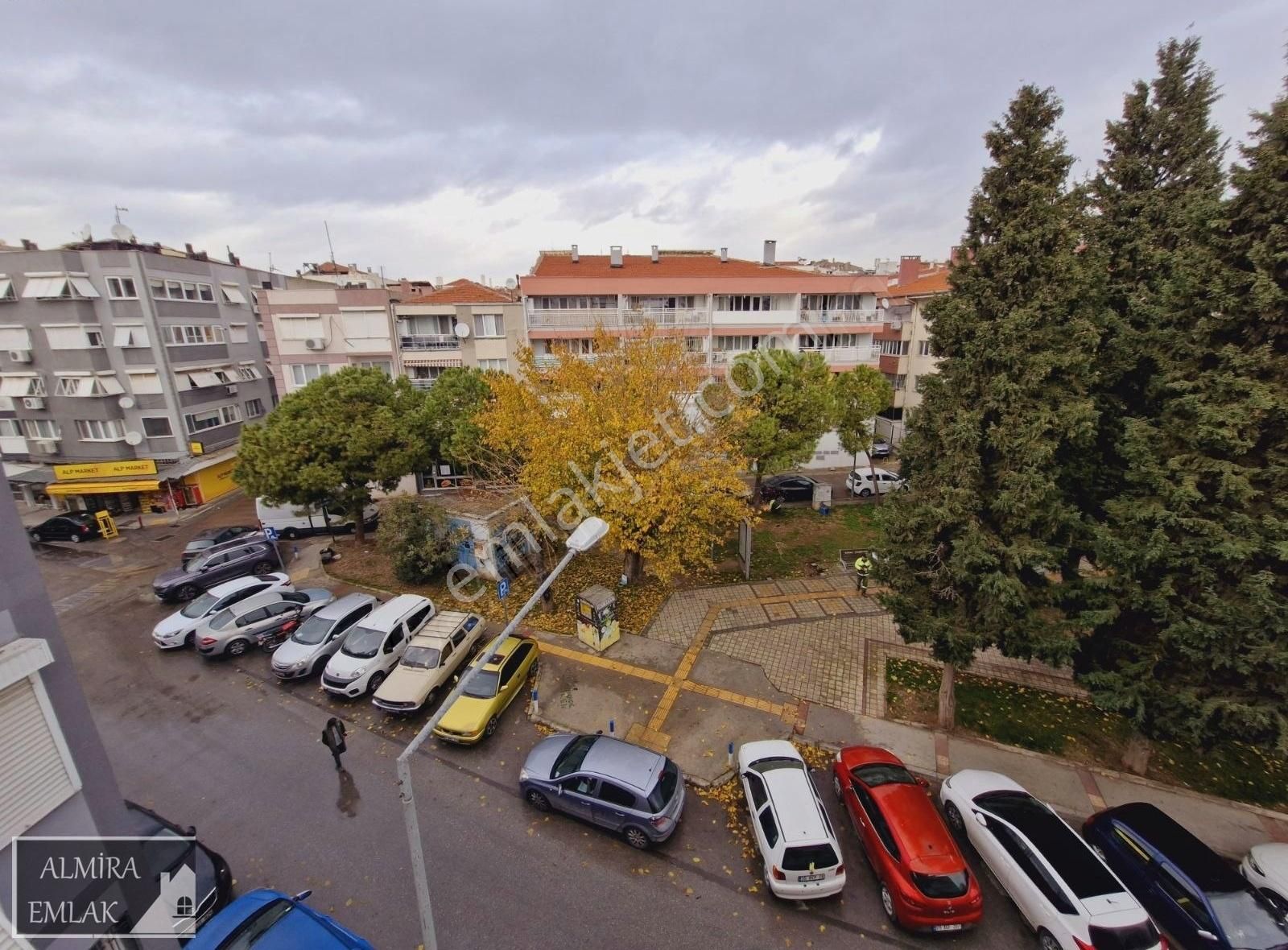 Konak Piri Reis Satılık Daire Park Manzaralı Önü Açık 3+1 130m2 Köşe , Metro İstasyon Yakını