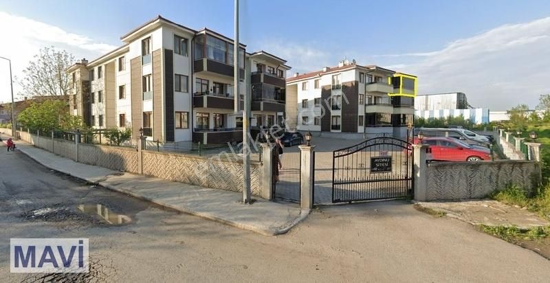 Serdivan Yazlık Kiralık Daire Remax Mavi'den Yazlık'ta 3+1 Site İçi Kiralık Daire