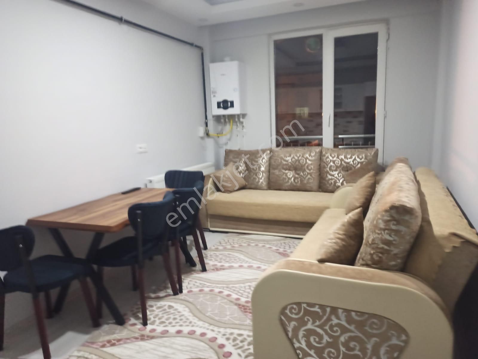 Kars Merkez Ortakapı Kiralık Daire 2+1 Full Eşyalı Ve Eşyalar Sıfr Ayıca Kapalı Otoparklı Carşı Merkezde