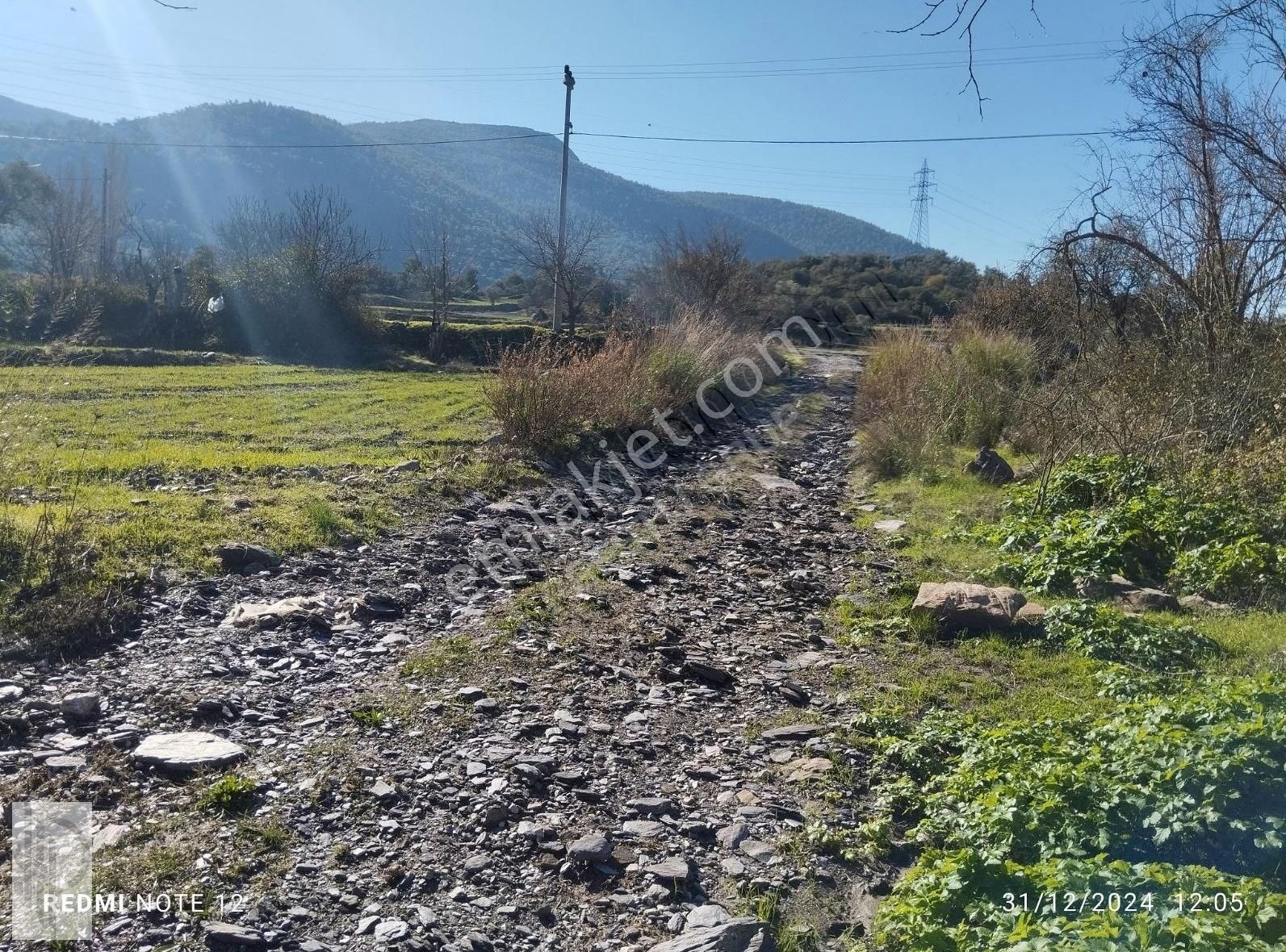 Milas Çiftlik Satılık Konut İmarlı Milas Çiftlik'de Köy Yerleşim Planlamasında 1300m² Arazi