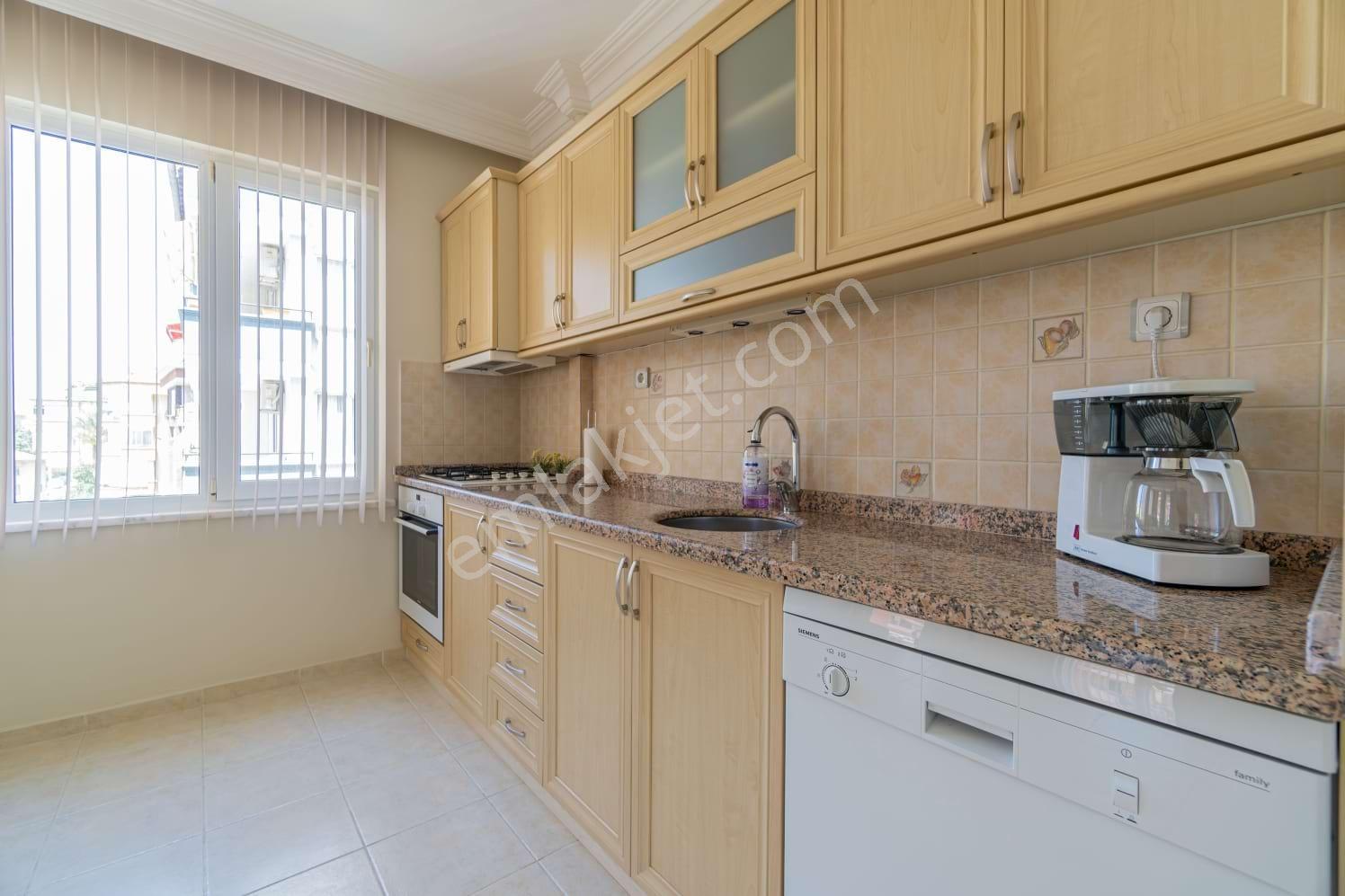 Alanya Merkezde Site İçinde Ara Katta Satılık 2+1 Bakımlı Daire - Görsel 4