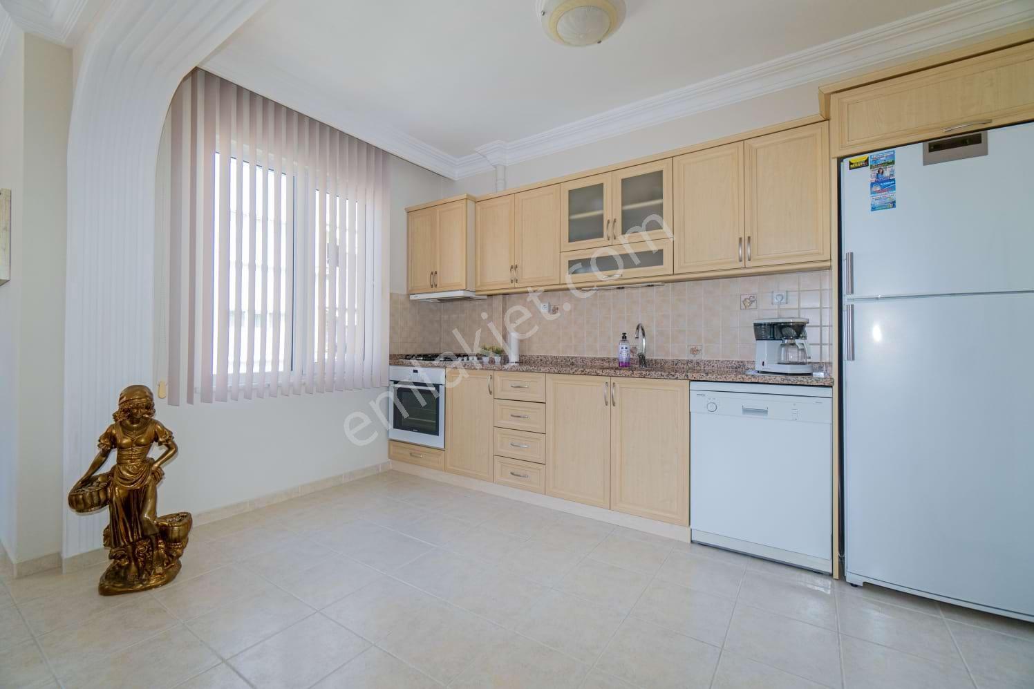 Alanya Merkezde Site İçinde Ara Katta Satılık 2+1 Bakımlı Daire - Görsel 5
