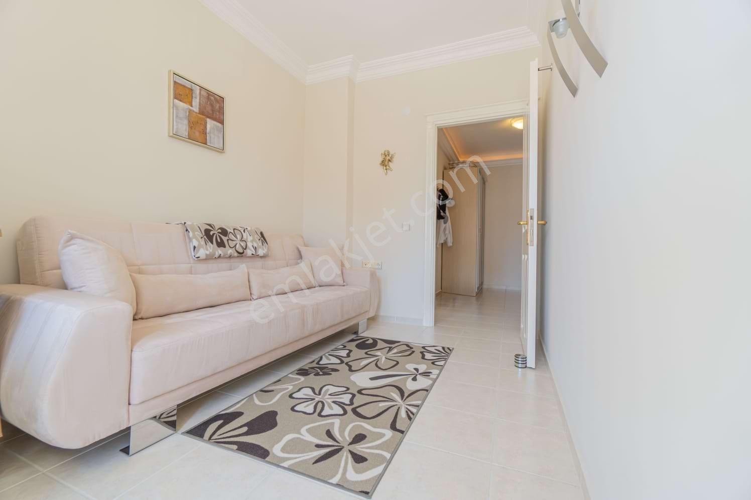 Alanya Merkezde Site İçinde Ara Katta Satılık 2+1 Bakımlı Daire - Görsel 10