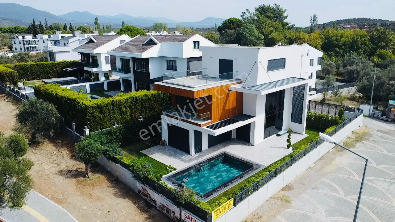 Cadde'den Sıradışı Güzellikte Tam Donanımlı Efsane 9+2 Lüx Villa - Görsel 4