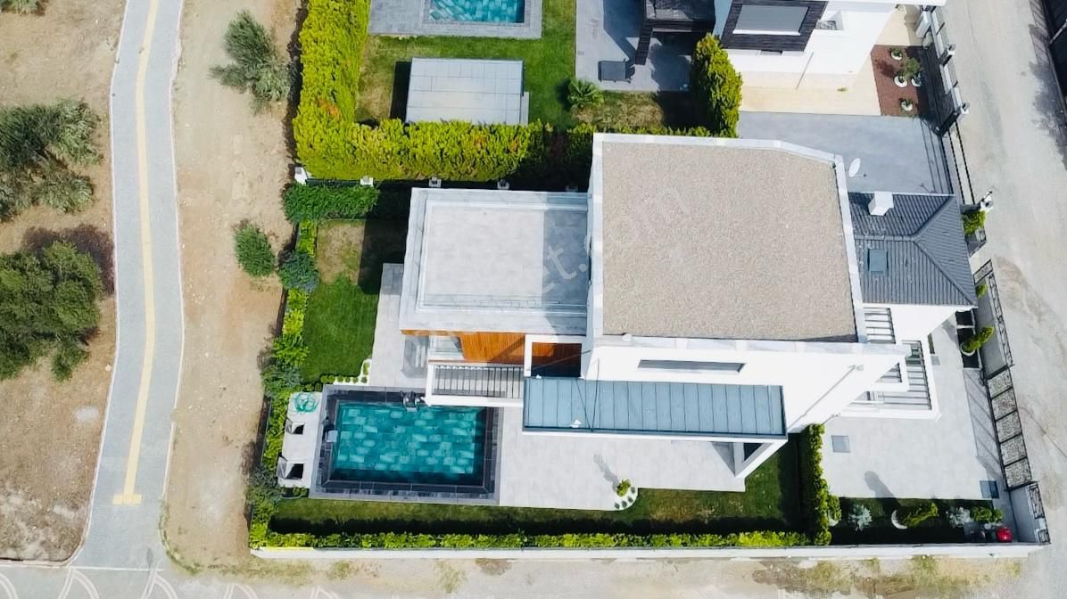Cadde'den Sıradışı Güzellikte Tam Donanımlı Efsane 9+2 Lüx Villa - Görsel 3