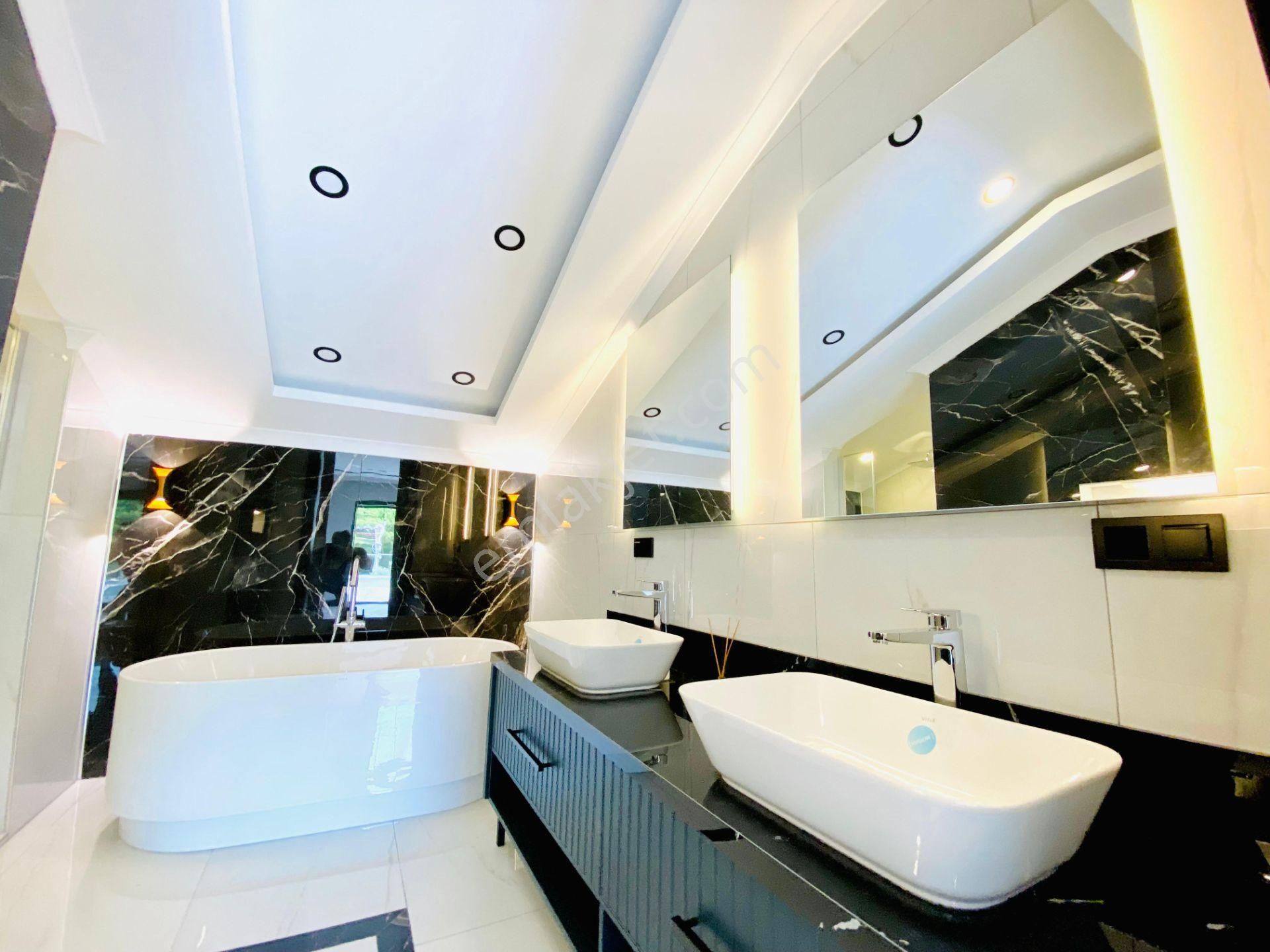 Cadde'den Sıradışı Güzellikte Tam Donanımlı Efsane 9+2 Lüx Villa - Görsel 13