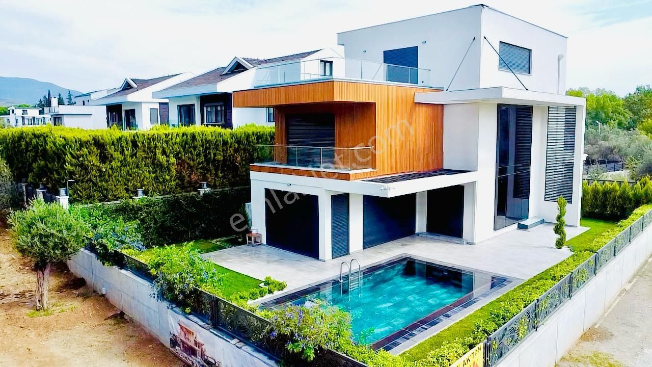 Cadde'den Sıradışı Güzellikte Tam Donanımlı Efsane 9+2 Lüx Villa - Görsel 7