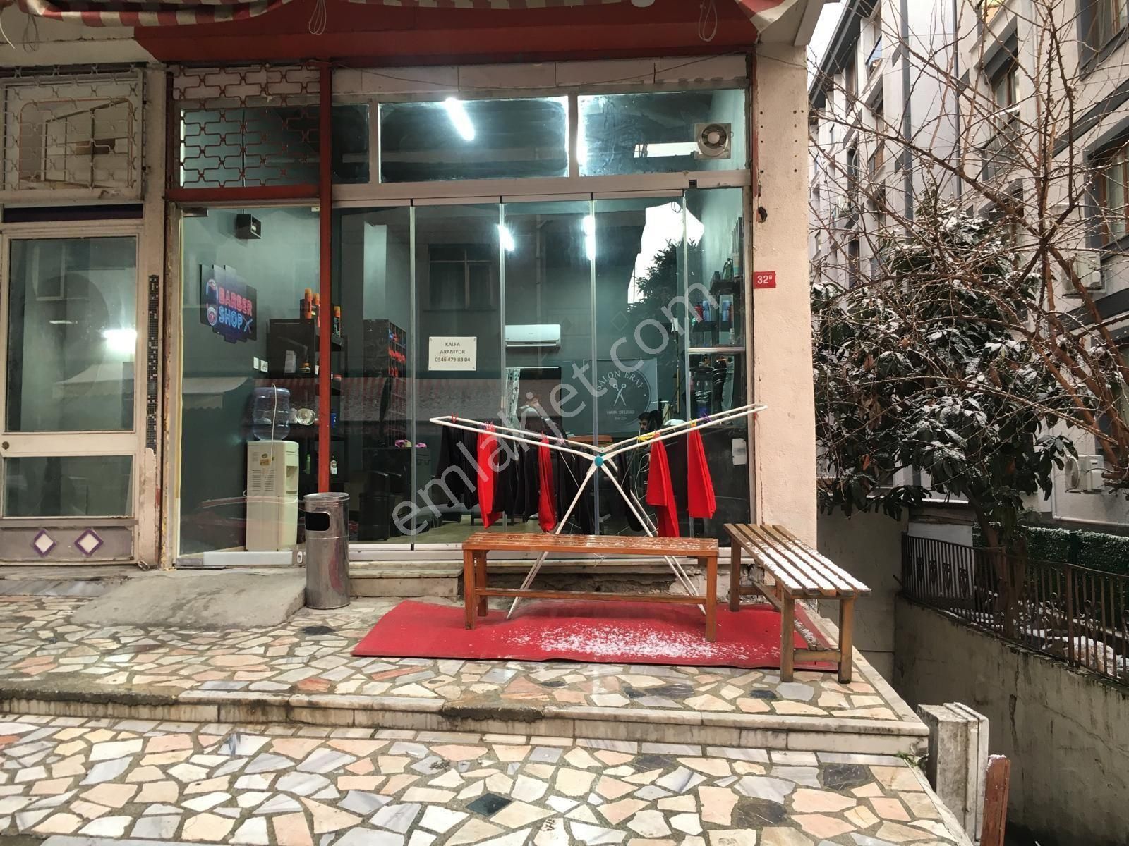 Avcılar Merkez Mahallesi Kiracılı Meydana Yakın Satılık Dükkan
