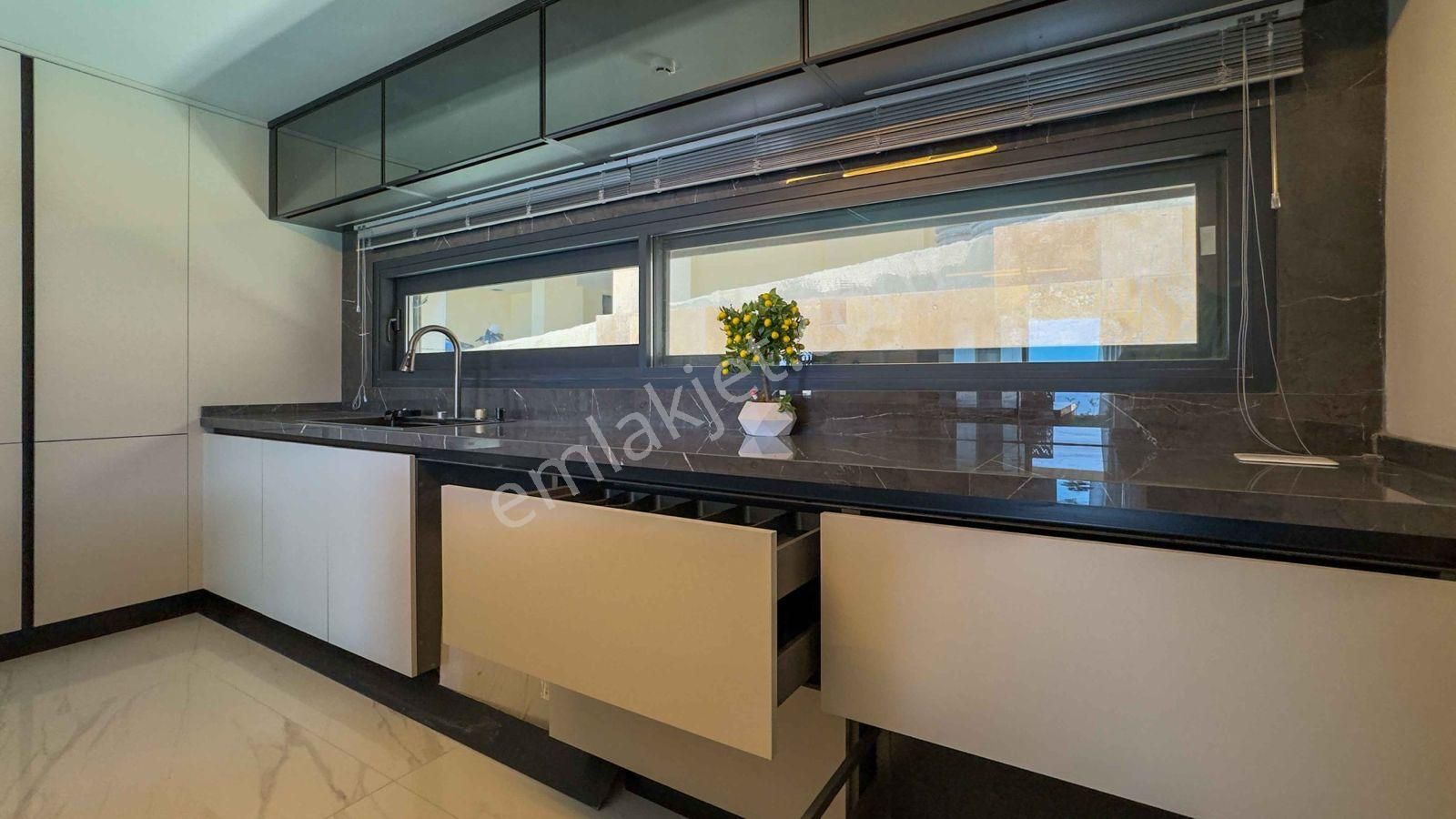 Kuşadası Kadınlar Denizin'de Ultra Lüks 4+1 Satılık Villa - Görsel 11