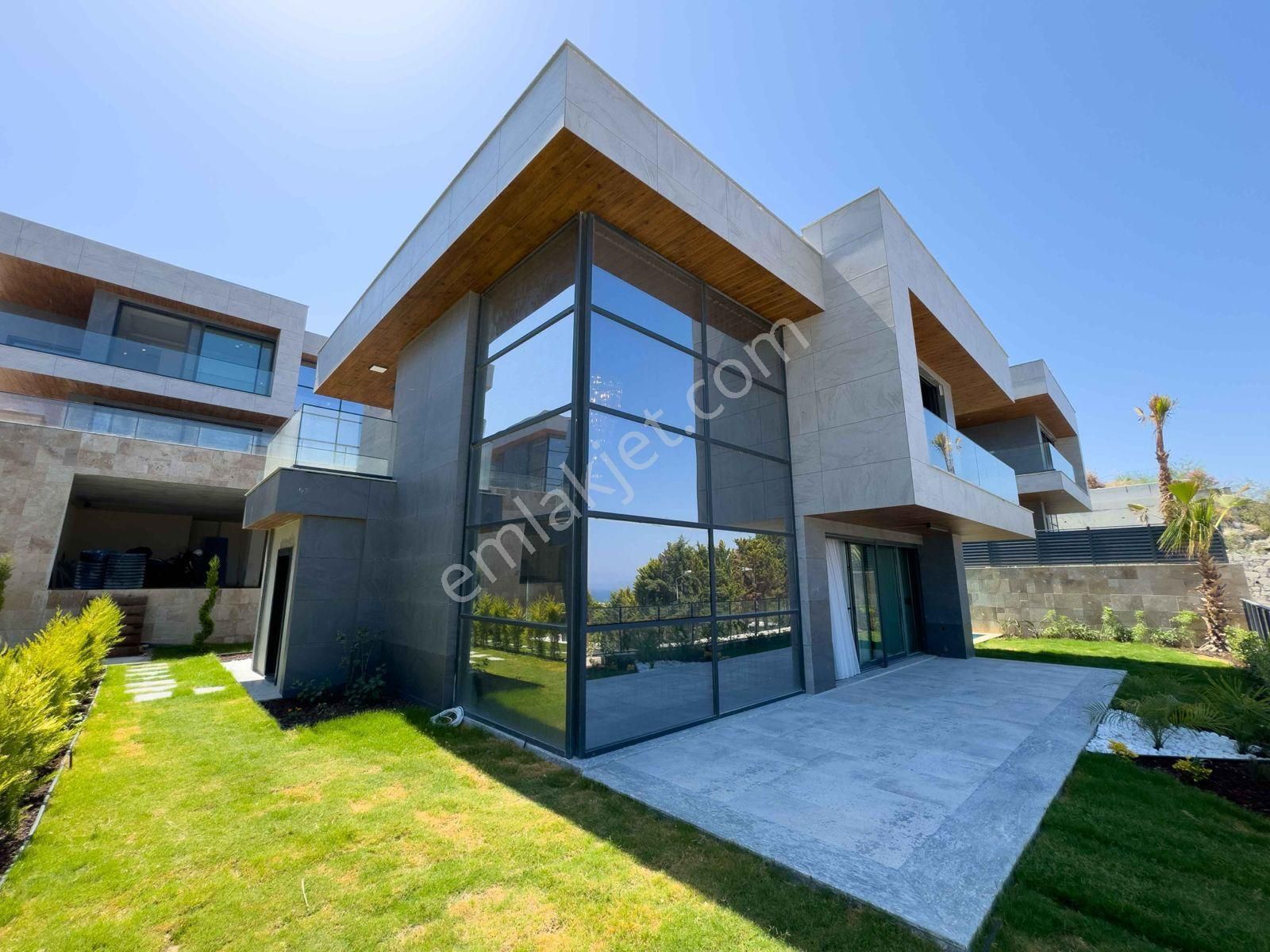 Kuşadası Kadınlar Denizin'de Ultra Lüks 4+1 Satılık Villa - Görsel 2