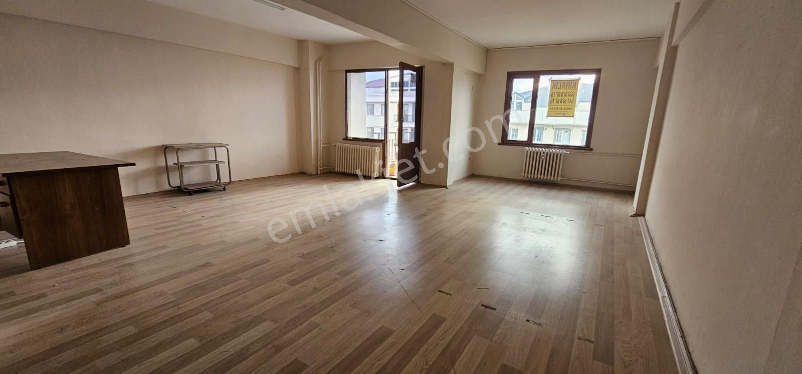 Maltepe Bağlarbaşı Kiralık Ofis Maltepe Bağdat Caddesi Üzerinde Asansörlü 155m2 2+1 İş Yeri