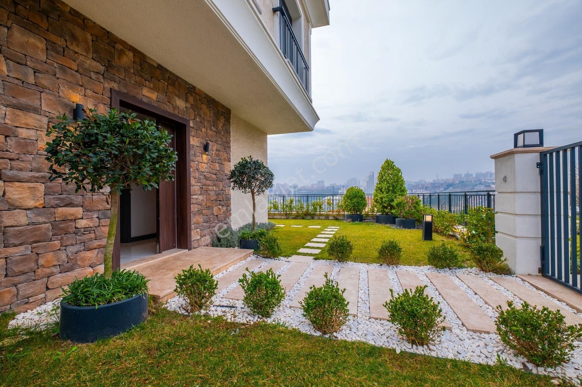 Bahçeşehir'de Senet Vadeli Satılık Ultra Lüks Villa