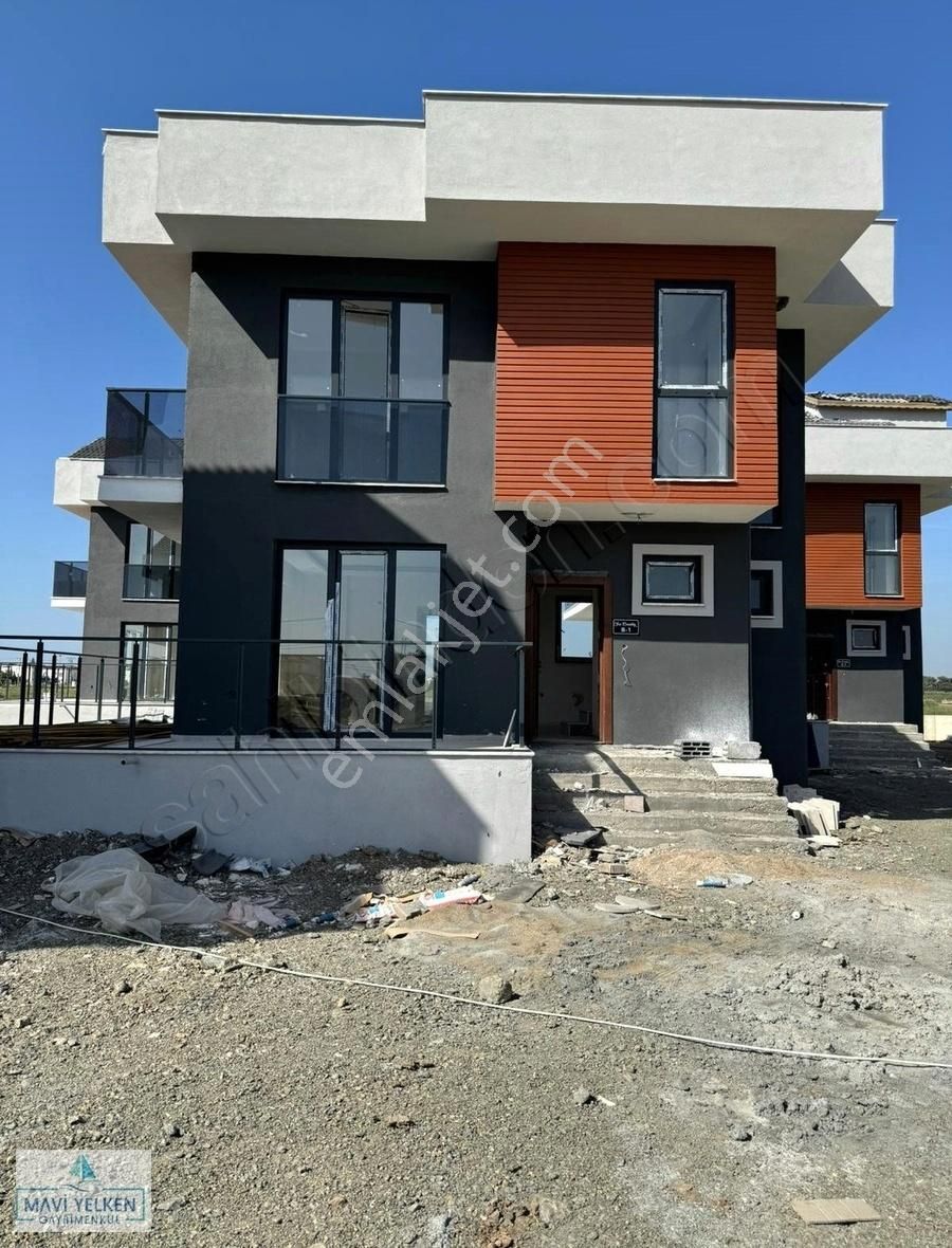 Ezine Geyikli Bld. (Cumhuriyet) Satılık Villa Çanakakle Geyikli İskelesi 4+1 Triplex Villa