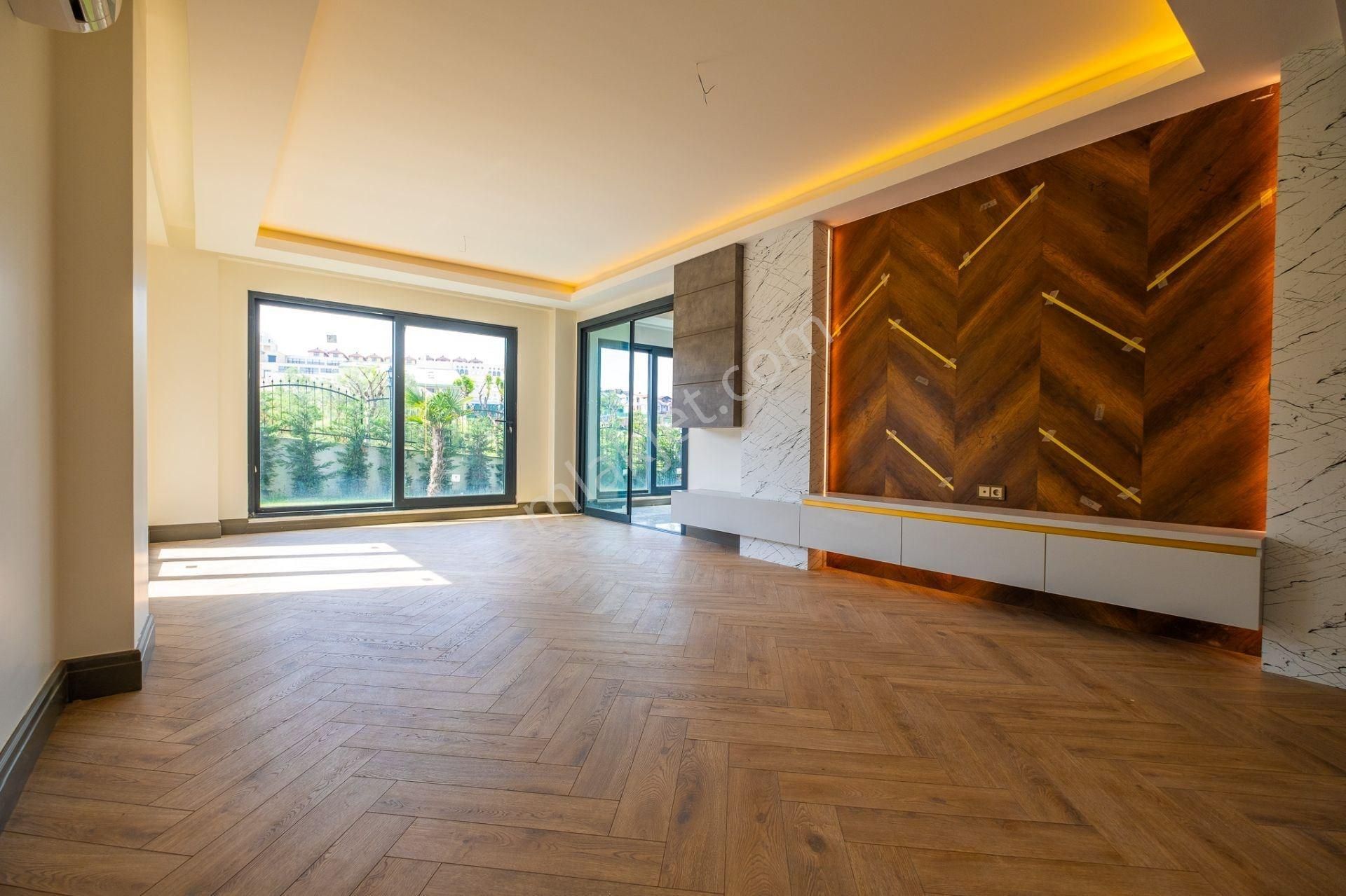 Bahçeşehir'de Satılık 5+2 Tam Müstakil Villa Senet Vade Ödeme İmkanlı