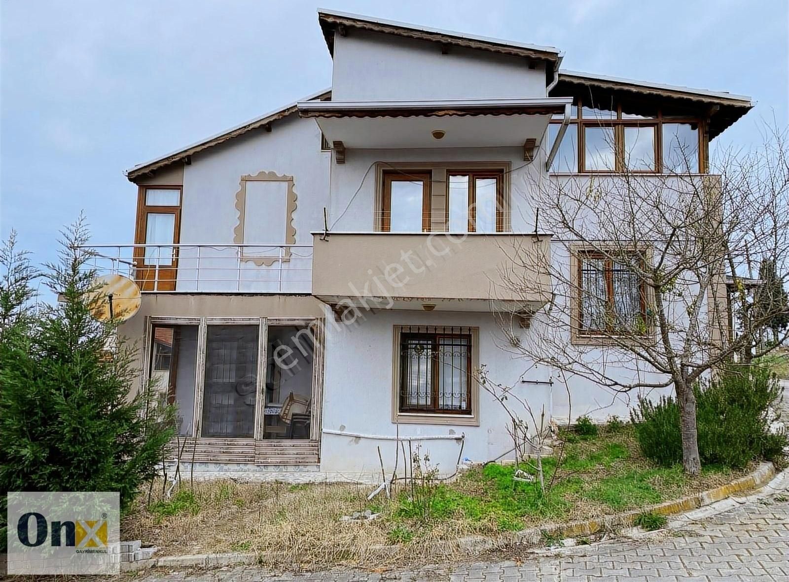 Adapazarı Göktepe Satılık Villa Doktorlar Sitesi Göktepede 5+1 Satılık Triblex Villa