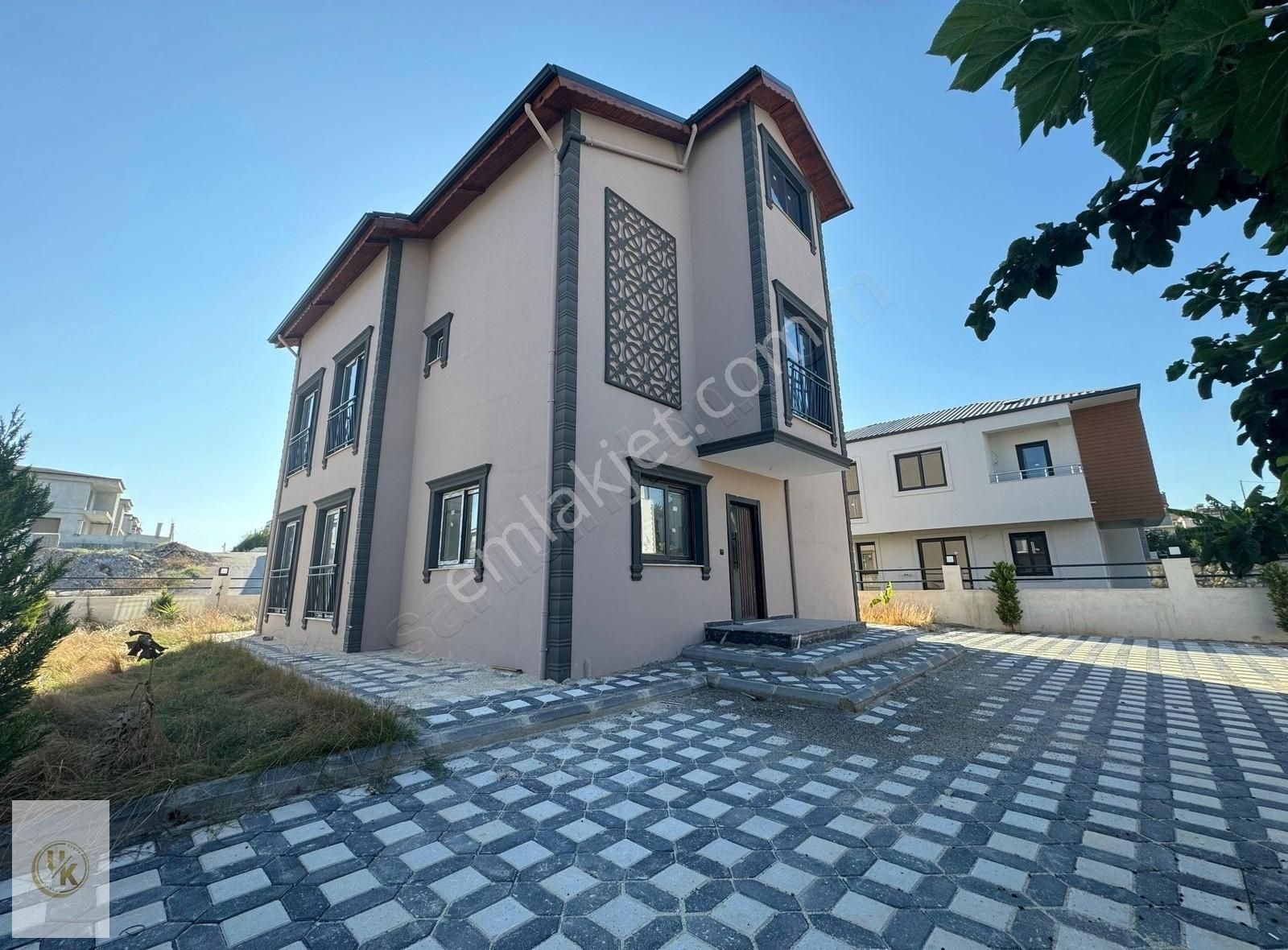 Sarıçam Çınarlı Satılık Villa Çınarlı'da 430 M2 Arsa/sıfır/5+1/bağımsız/iskanlı/tripleks Villa