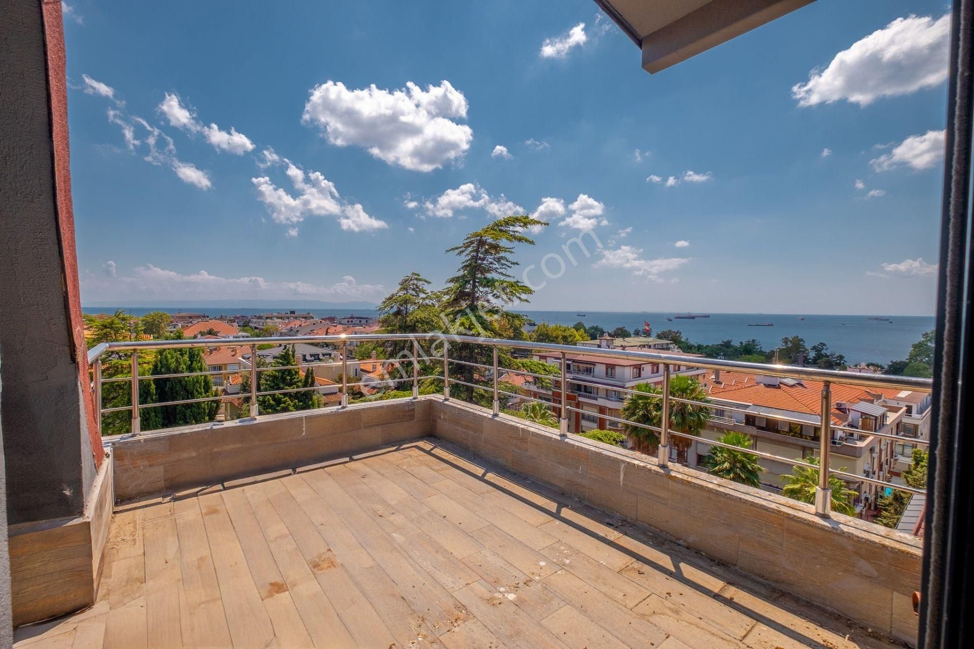 Florya'da Panoramik Deniz Manzaralı Kiralık 6+2 Dubleks