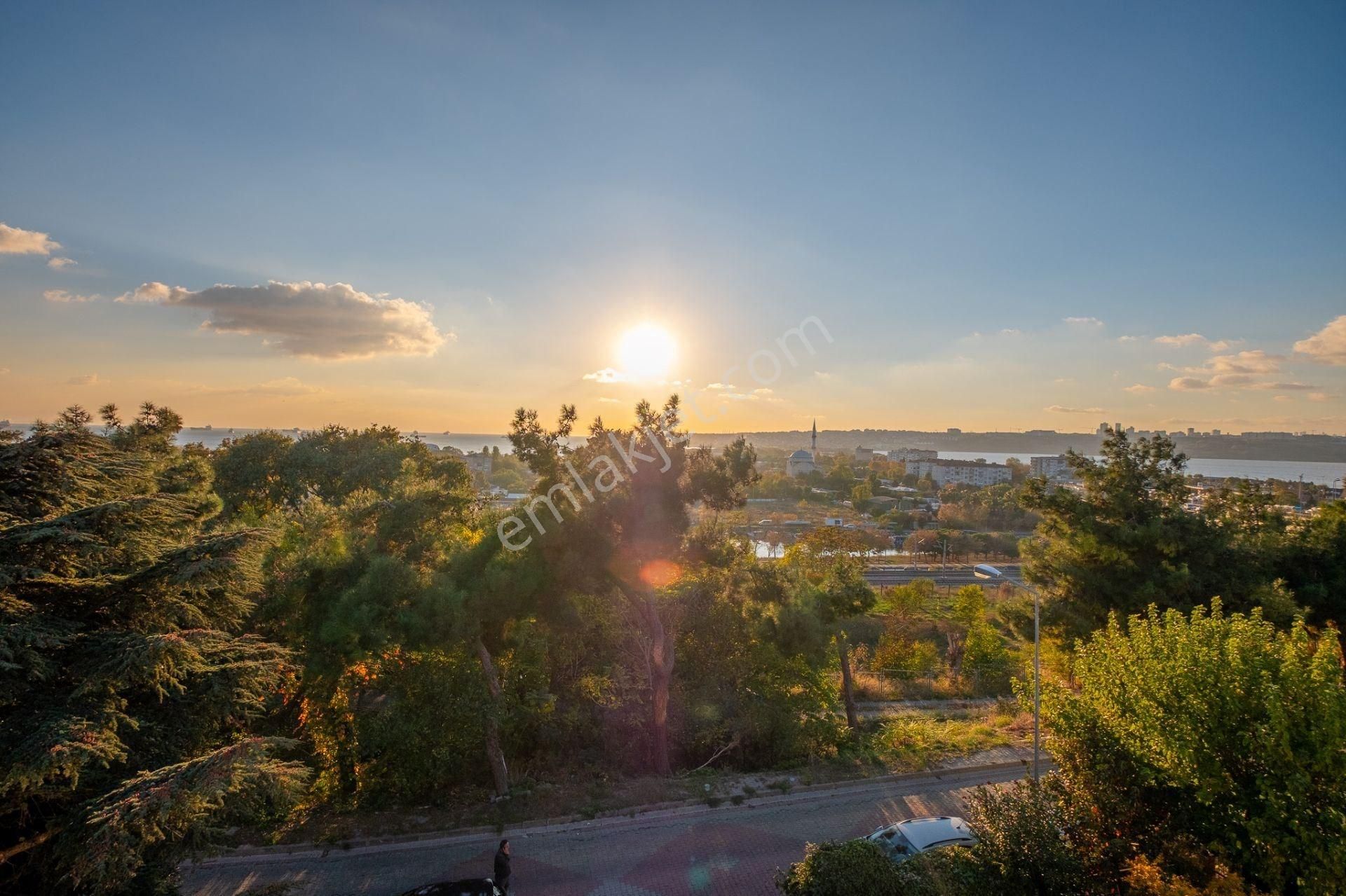 Bakırköy Basınköy Satılık Villa Basınköy Sitesi Florya'da Tamamen Yenilenmiş Satılık 4+2 Villa