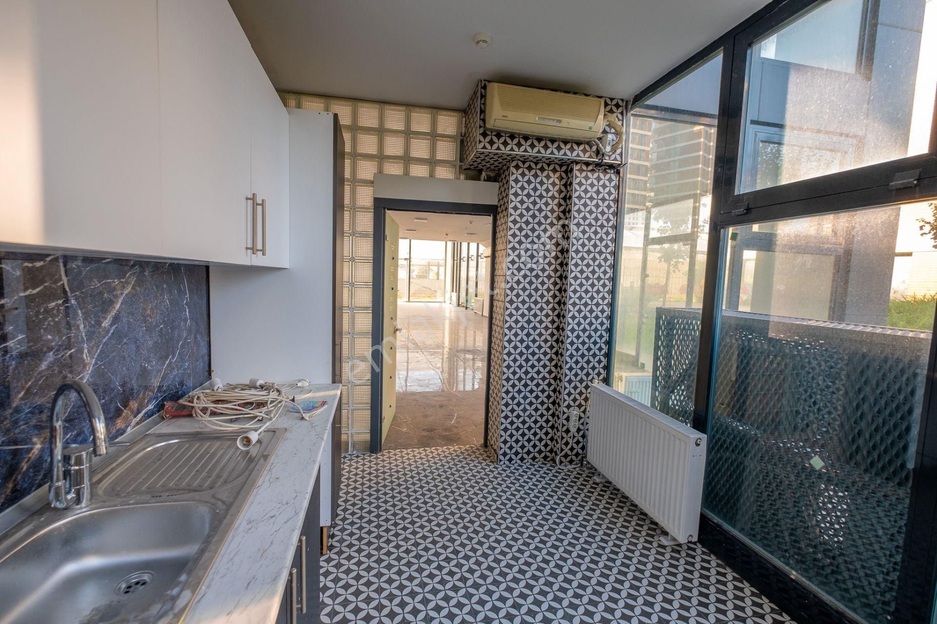 Blue Lake'de Satılık 280 M2 Çok Kullanım Amaçlı Ticari Ünite - Görsel 12