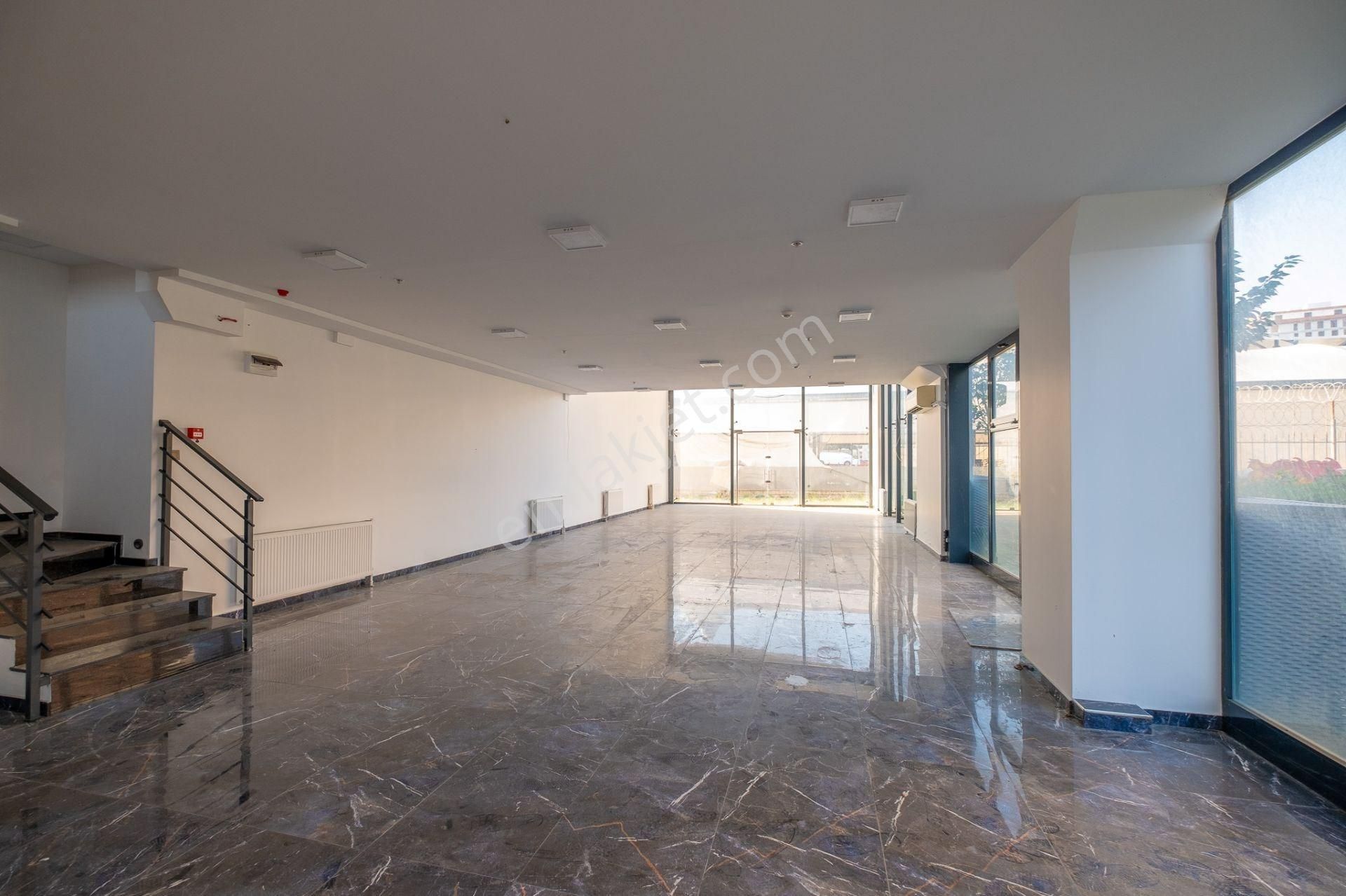 Blue Lake'de Satılık 280 M2 Çok Kullanım Amaçlı Ticari Ünite