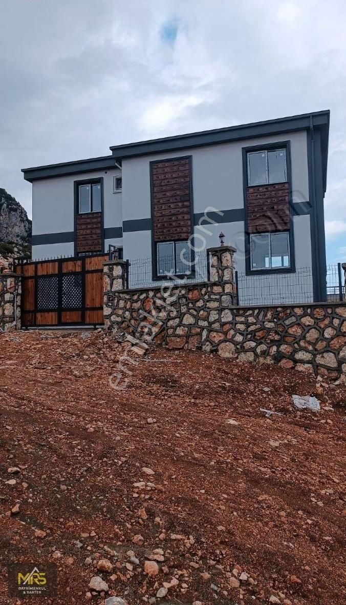 Toroslar Soğucak Satılık Villa Mrs Gayrimenkulden Soğucakta Satılık 5+1 430m2 Arsalı Villa