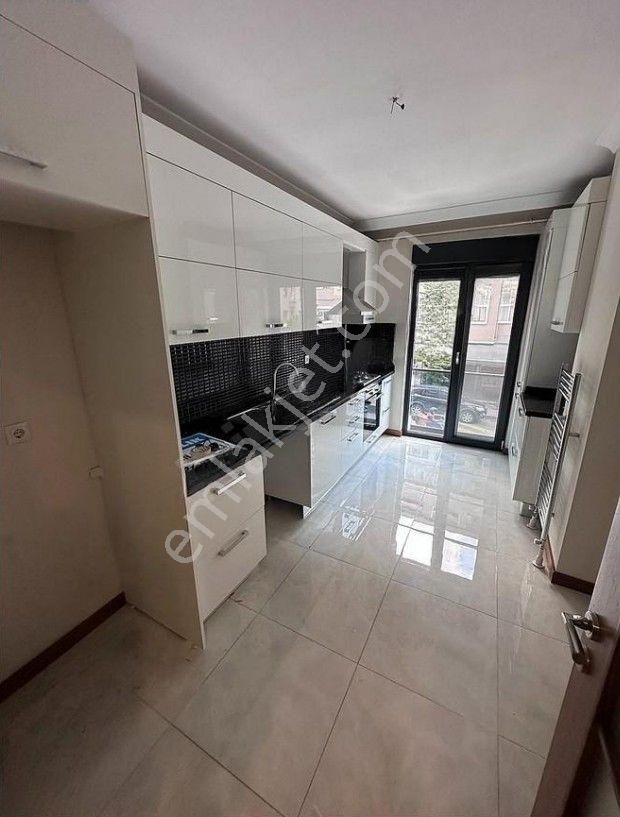 Kadıköy Kozyatağı Satılık Daire Bostancı Metroya Yakın 3+1 105 M2 Net Çift Banyo Balkon Kat Mülkiyeti Mevcuttur