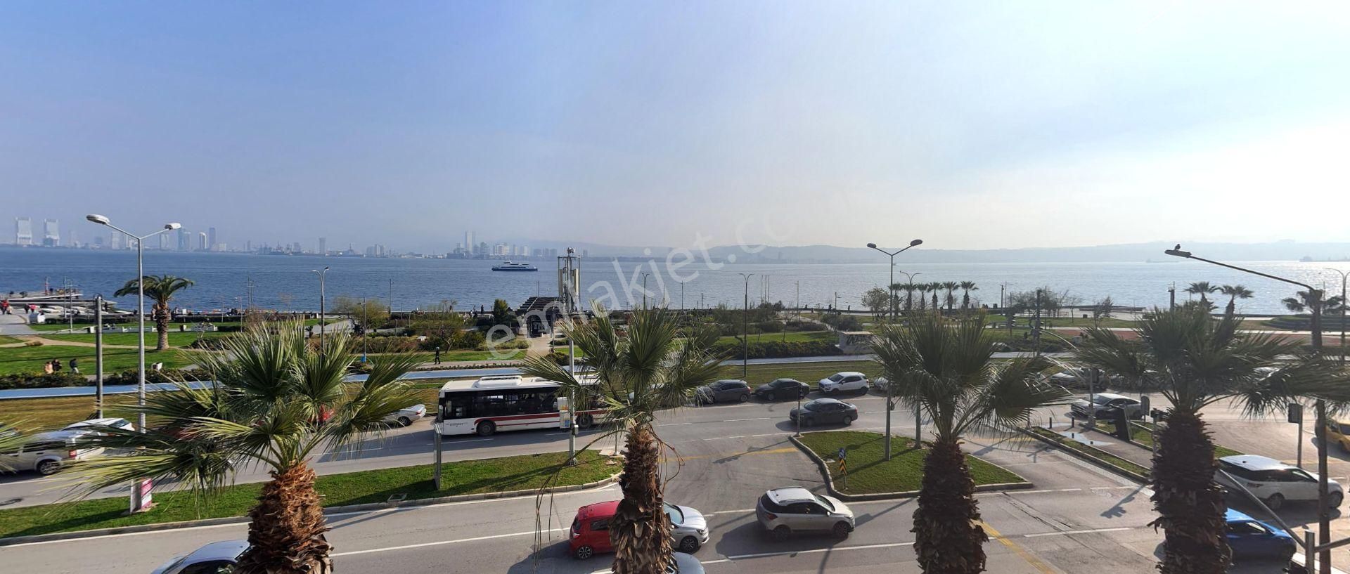 Karşıyaka Donanmacı Kiralık Daire İzmir Karşıyaka Yalısında Deniz Manzaralı, Otoparklı 4+1 Daire