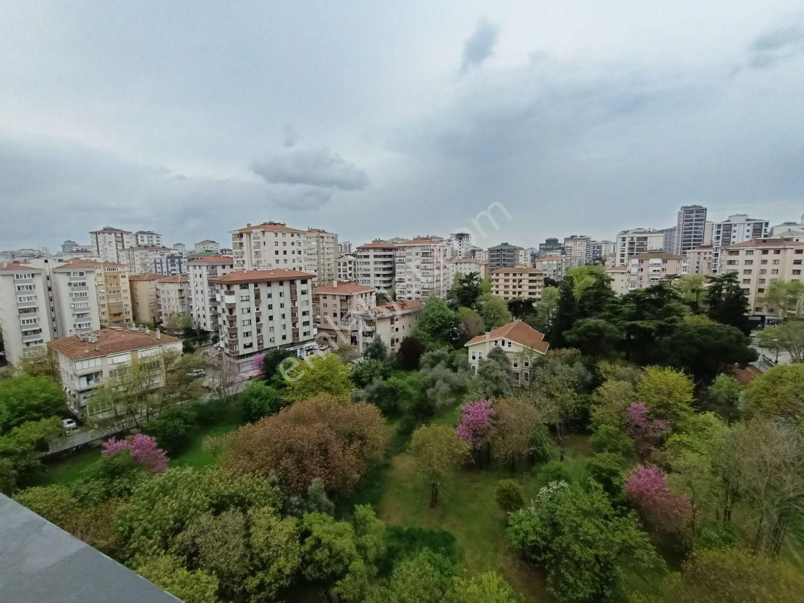 Kadıköy Göztepe Satılık Daire Göztepede Minibüs Caddesine Yakın Yeni Binada 3+1koru Manzaralı Daire Emlak Masası