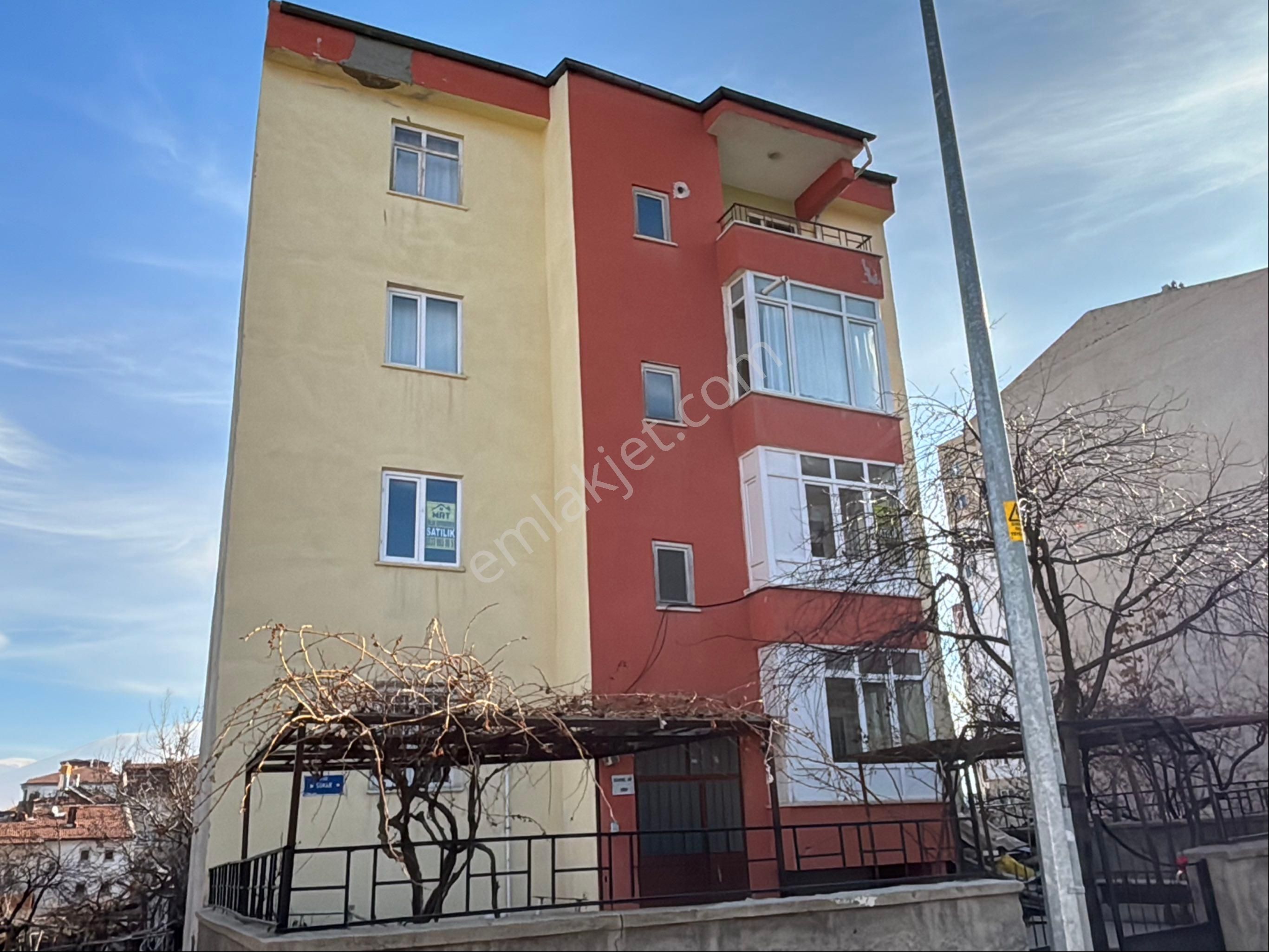 Niğde Merkez Efendibey Satılık Daire Niğde Merkezde Ebevyn Banyolu Satılık 3+1 Masrafsız Daire