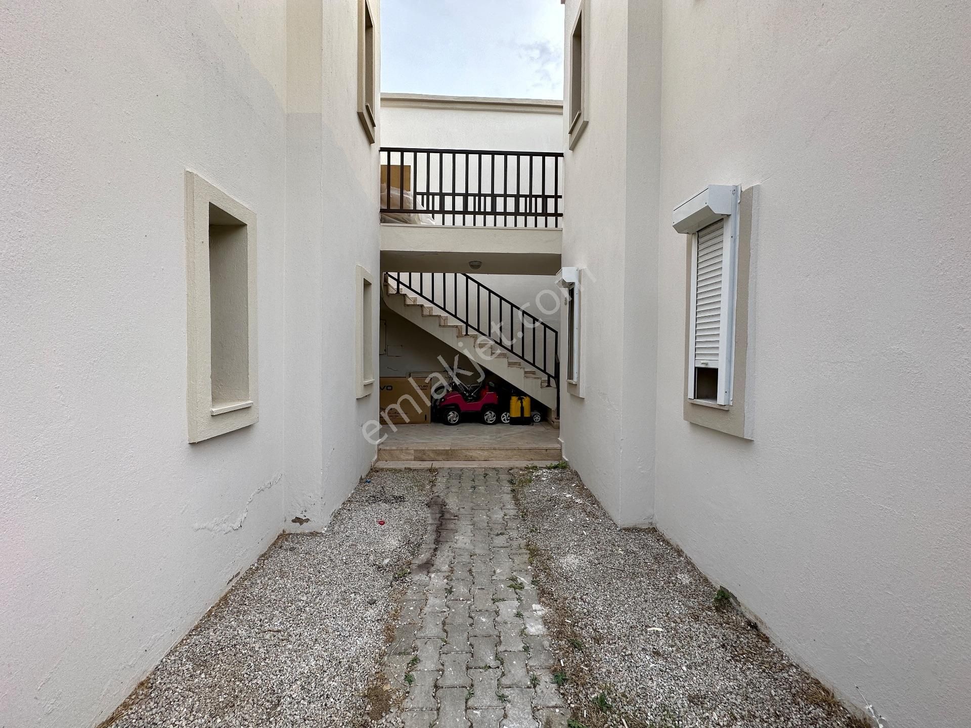 Gümüşlük'te Havuzlu Güvenlikli Sitede Manzaralı Ferah Daire - Görsel 8